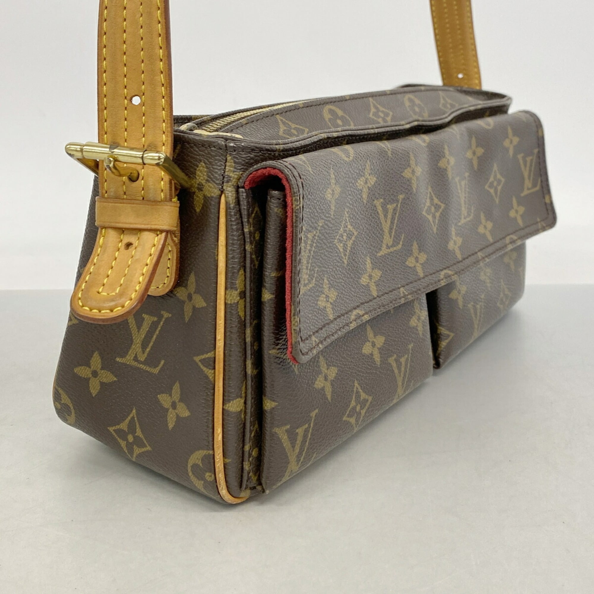 Louis Vuitton Brown Shoulder Bag (Pre-Owned)