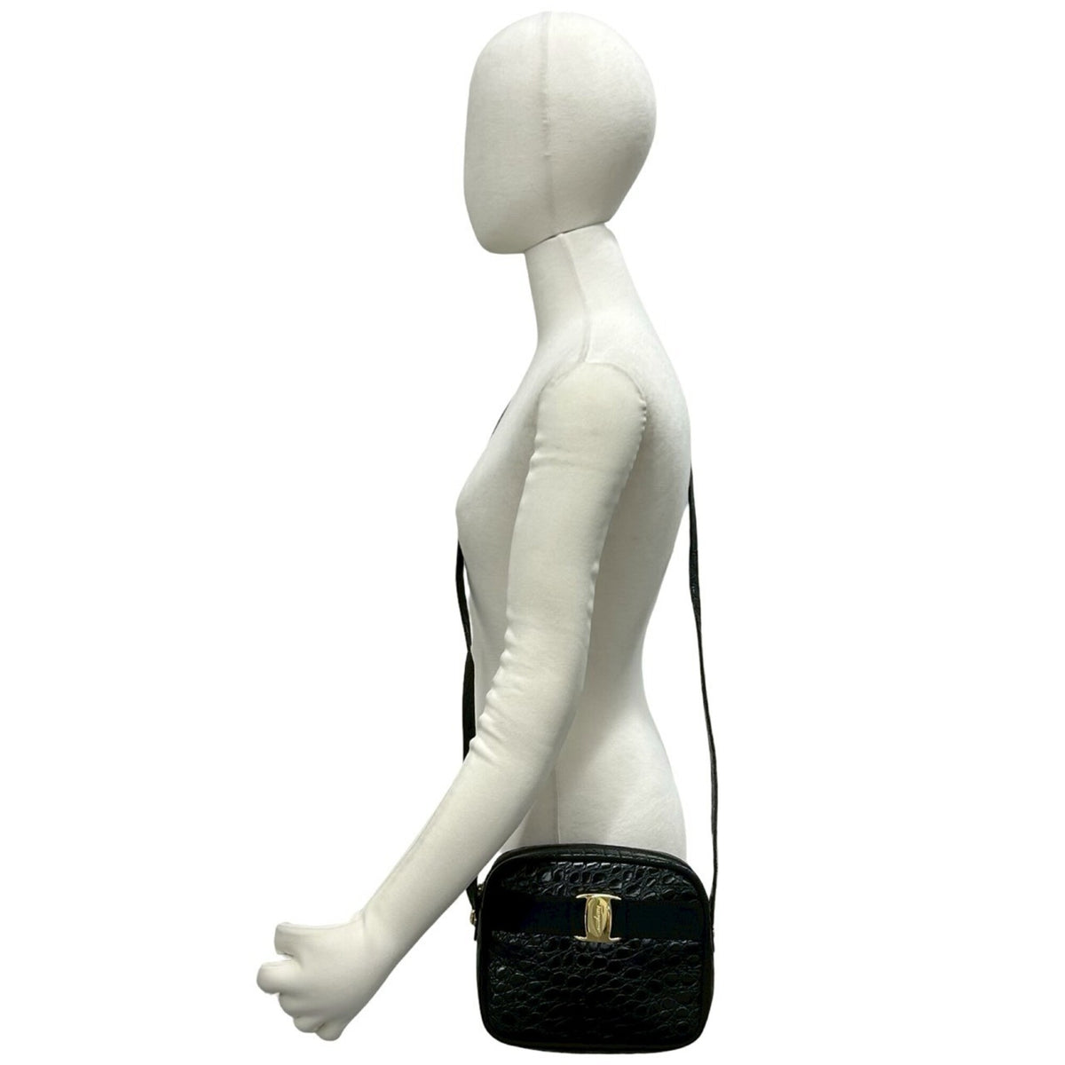 Salvatore Ferragamo Black Leather Pochette Shoulder Bag (Pre-Owned)