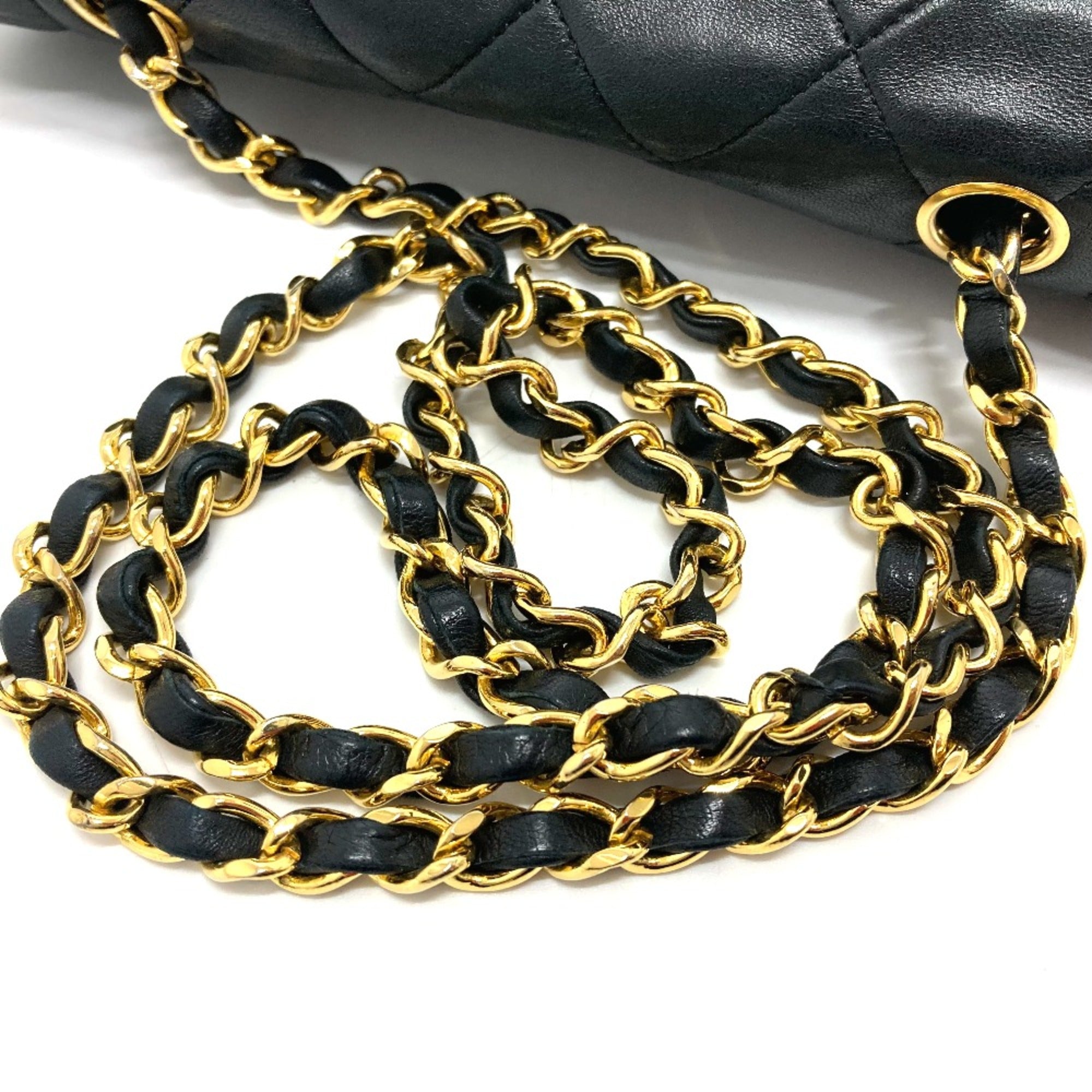 Chanel Black Leather Shoulder Bag (Pre-Owned)