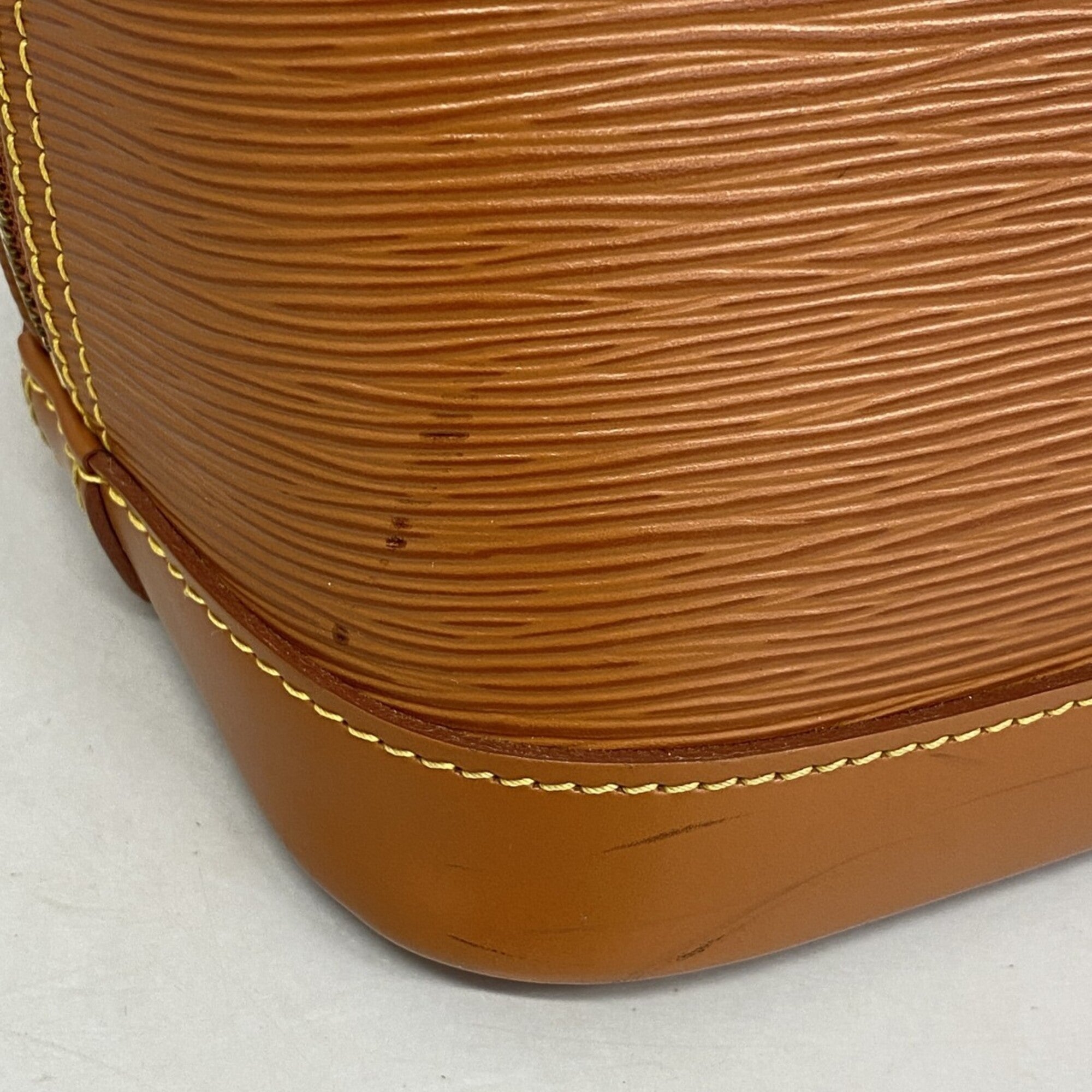 Louis Vuitton Gold Cipango Handbag (Pre-Owned)