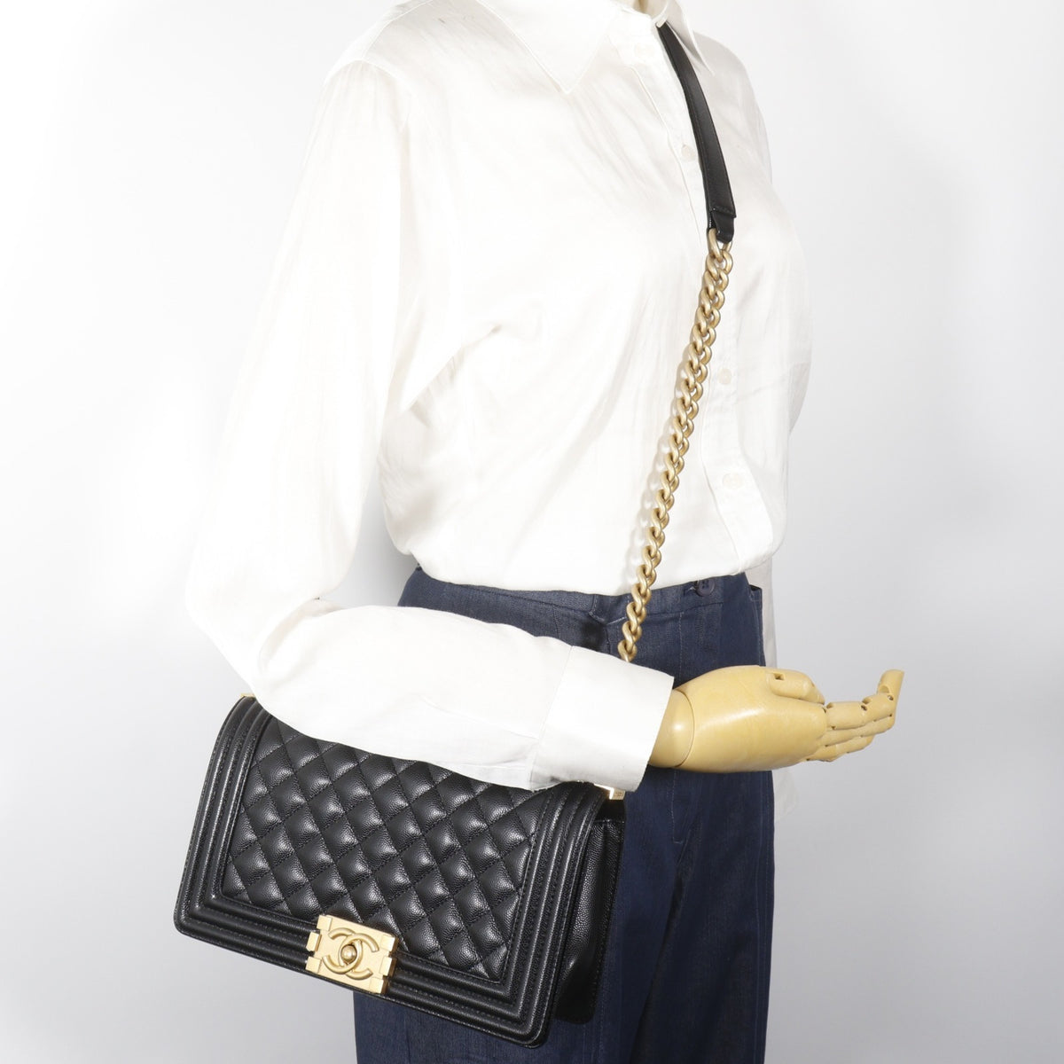 Chanel Black Grained Calfskin Shoulder Bag (Pre-Owned)