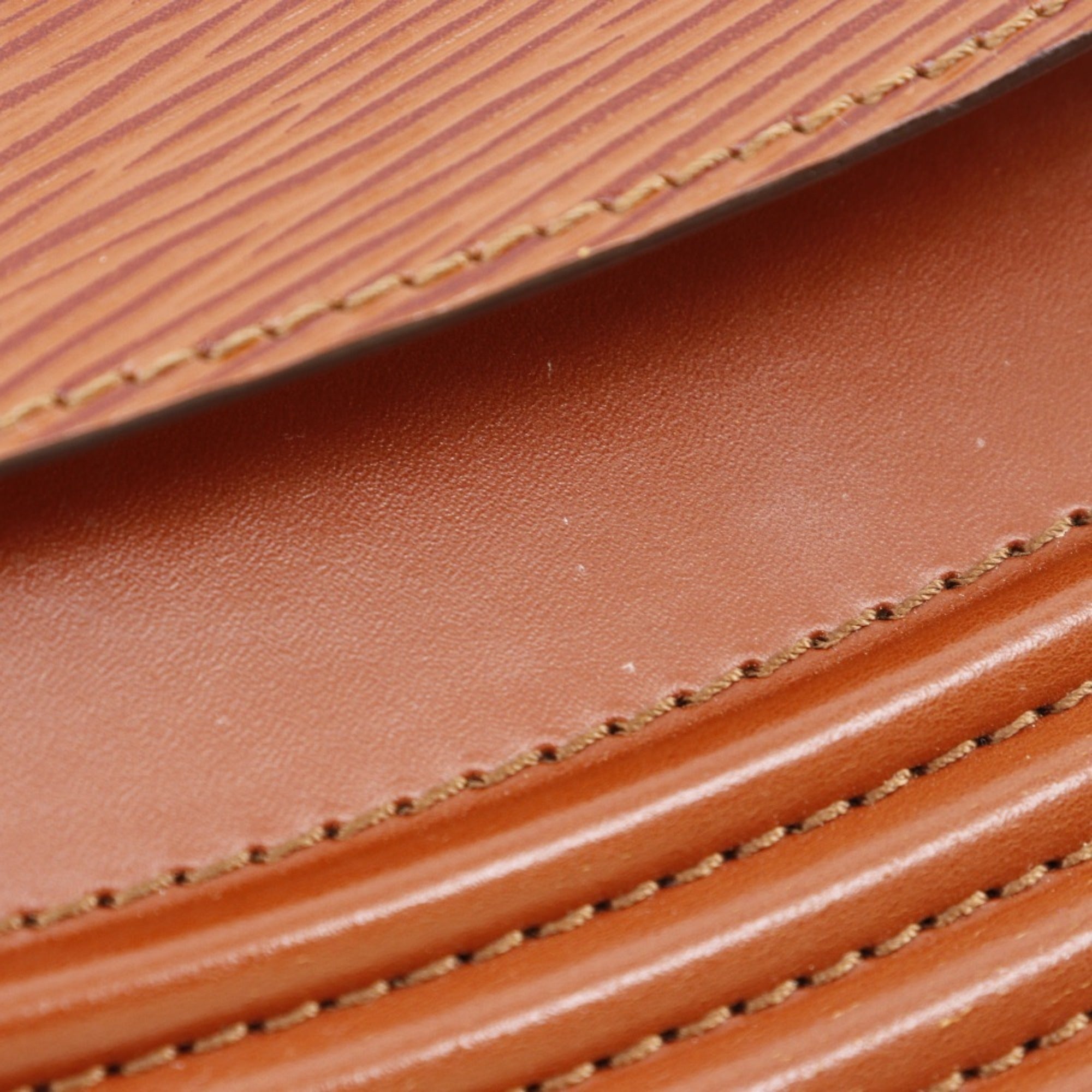 Louis Vuitton Brown Epi Leather Shoulder Bag (Pre-Owned)