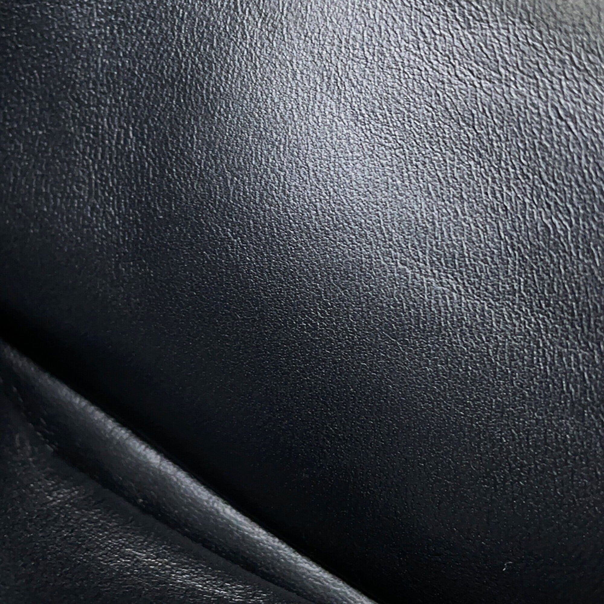 Loewe Black Leather Shoulder Bag (Pre-Owned)