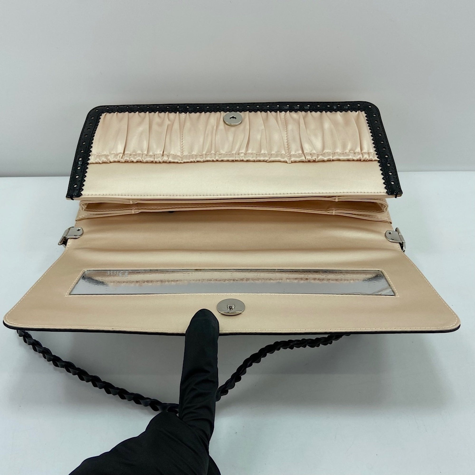 Christian Dior White Leather Shoulder Bag (Pre-Owned)
