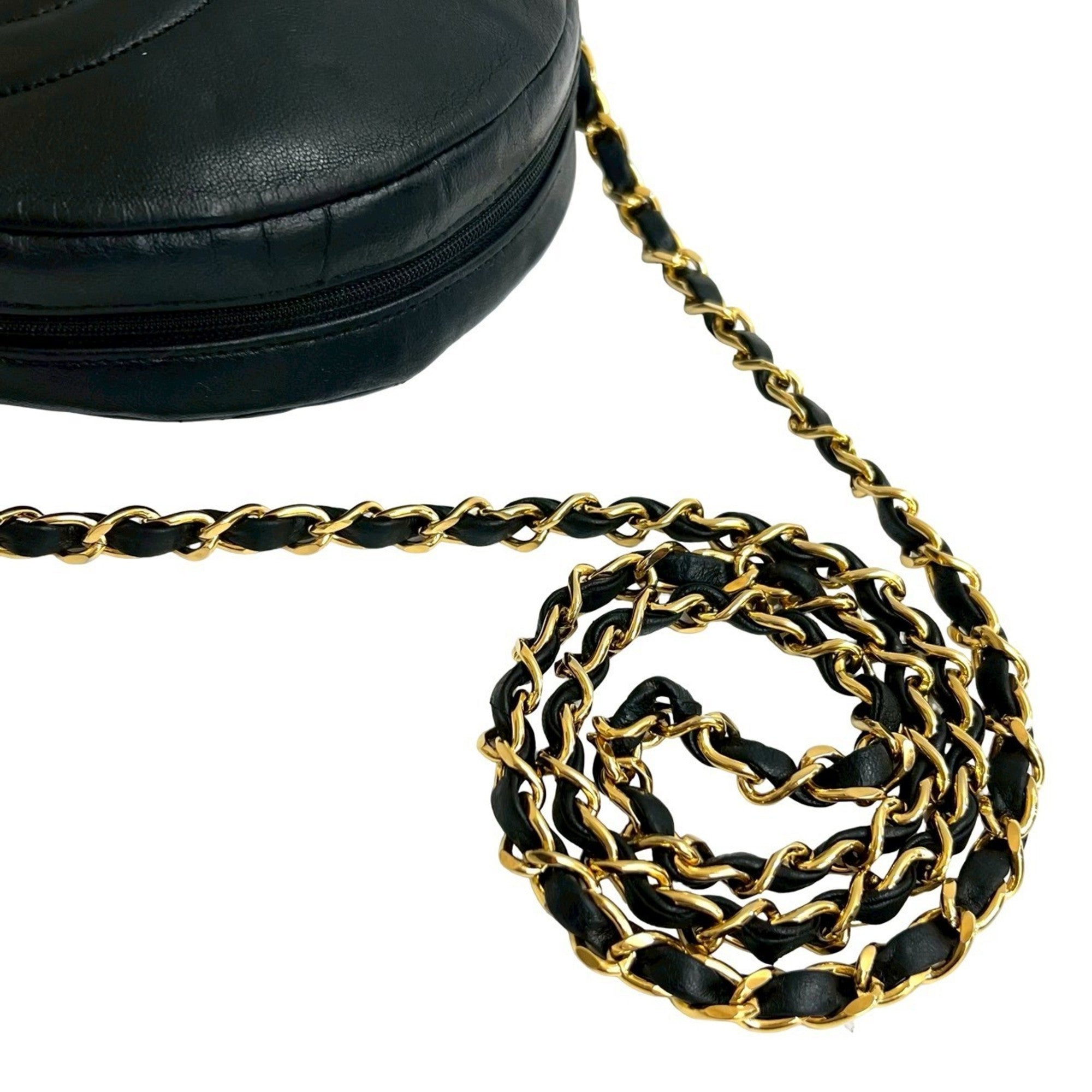 Chanel Black Leather Pochette Shoulder Bag (Pre-Owned)