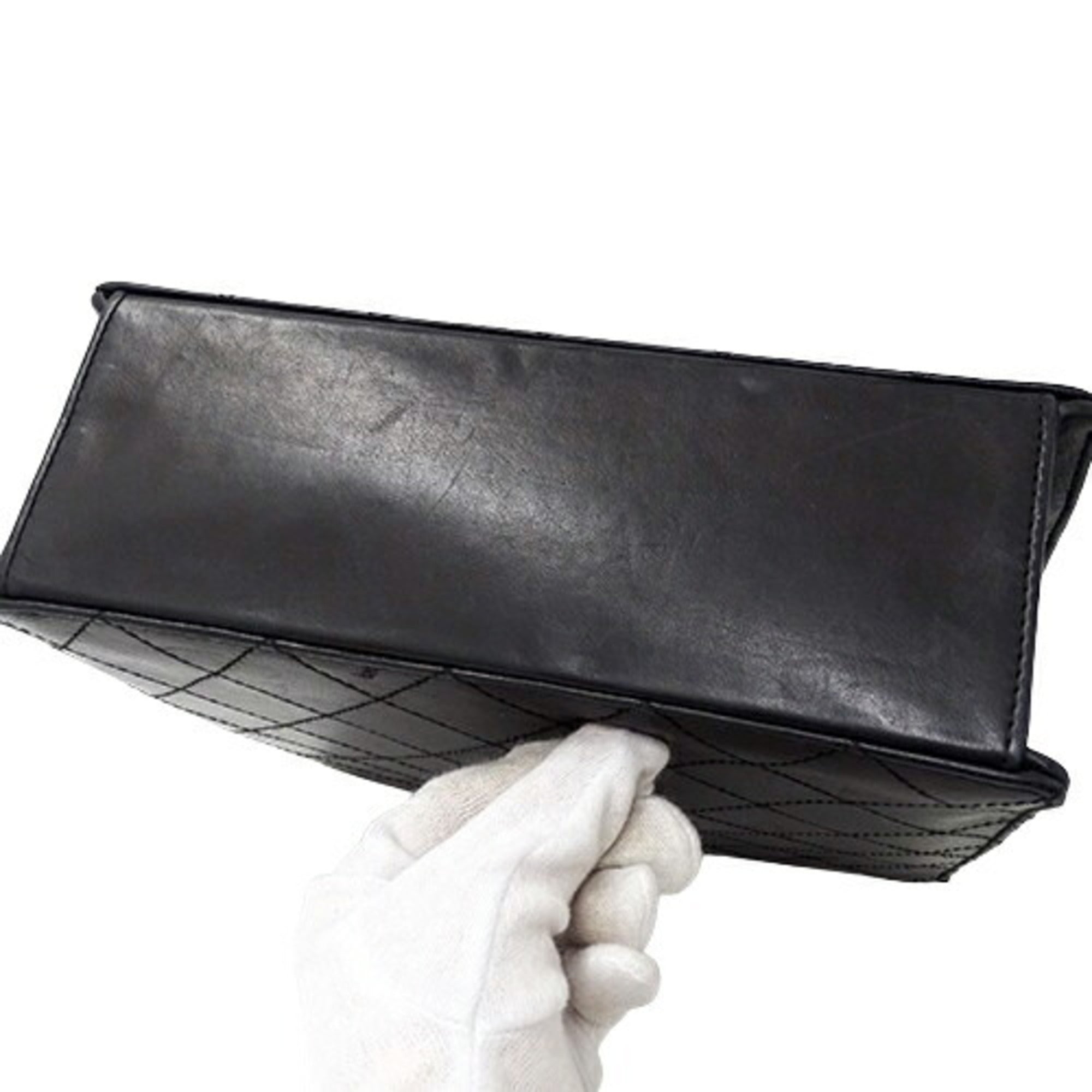 Chanel Black Leather Handbag (Pre-Owned)