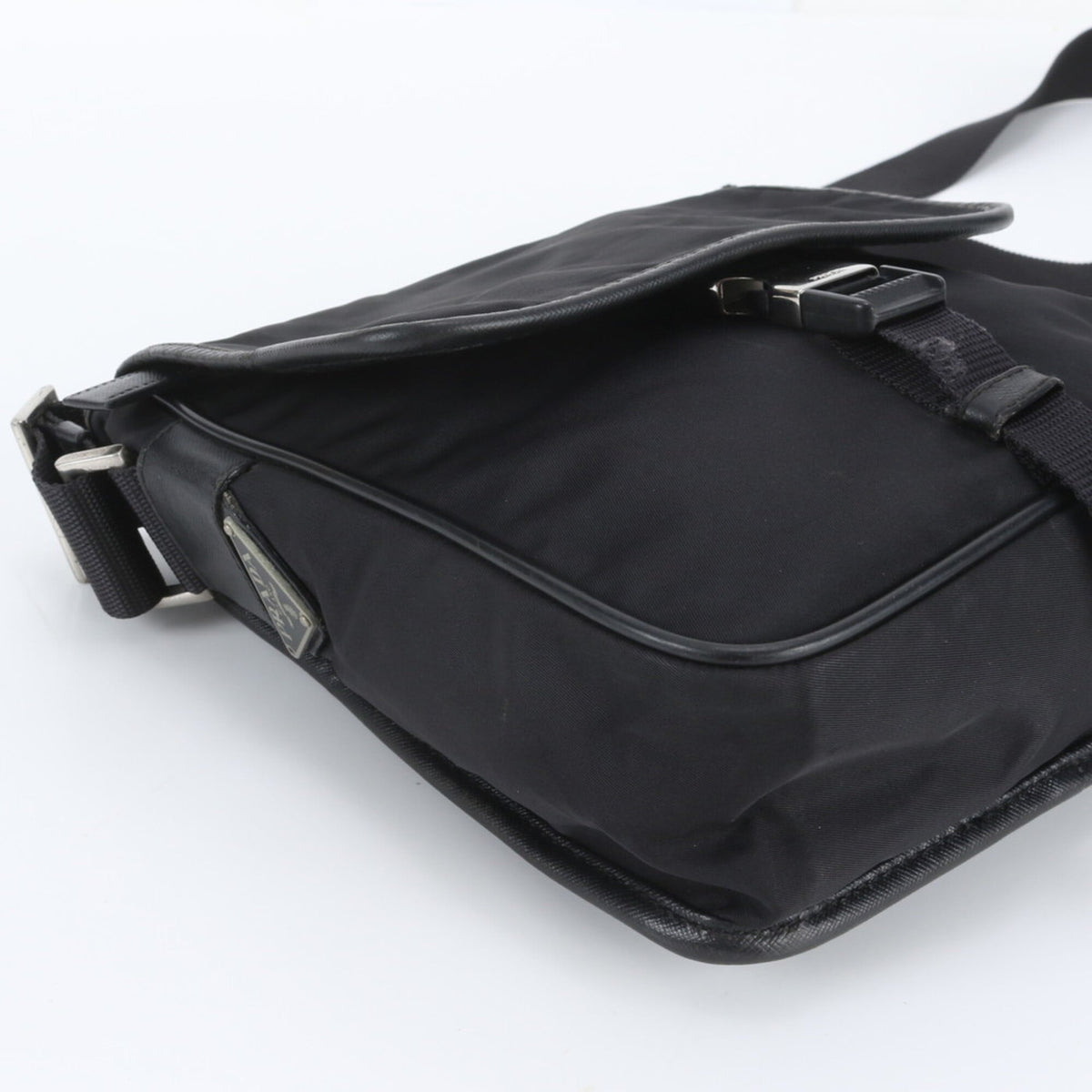 Prada Black Leather Nylon Messenger Bag Shoulder Bag (Pre-Owned)