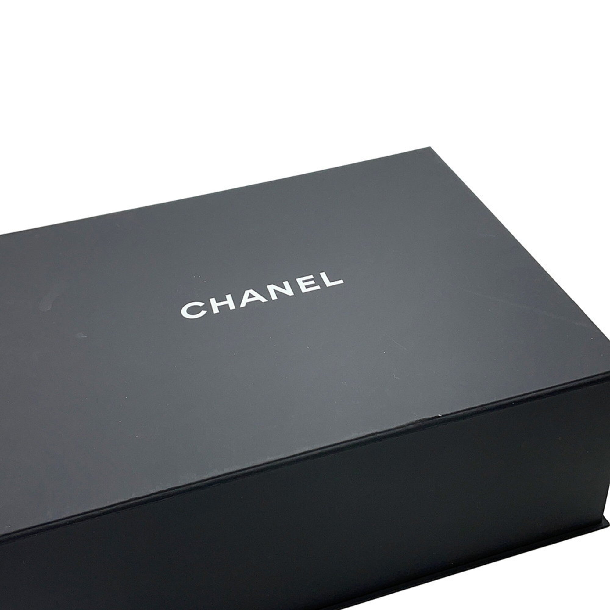Chanel Black Leather Shoulder Bag (Pre-Owned)