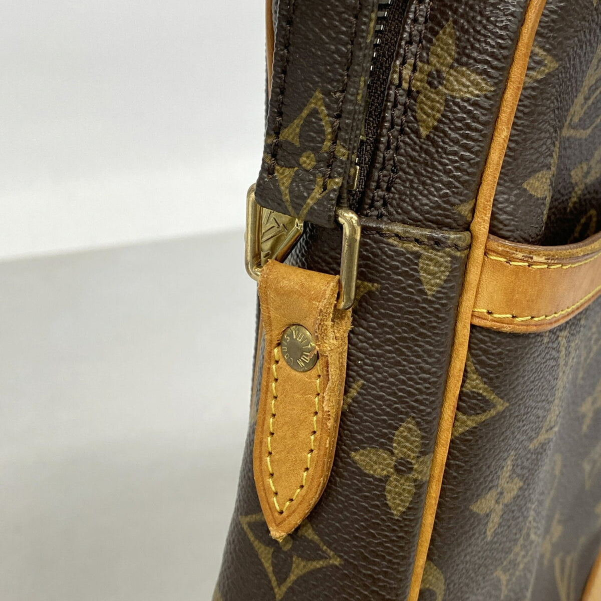 Louis Vuitton Brown Shoulder Bag (Pre-Owned)