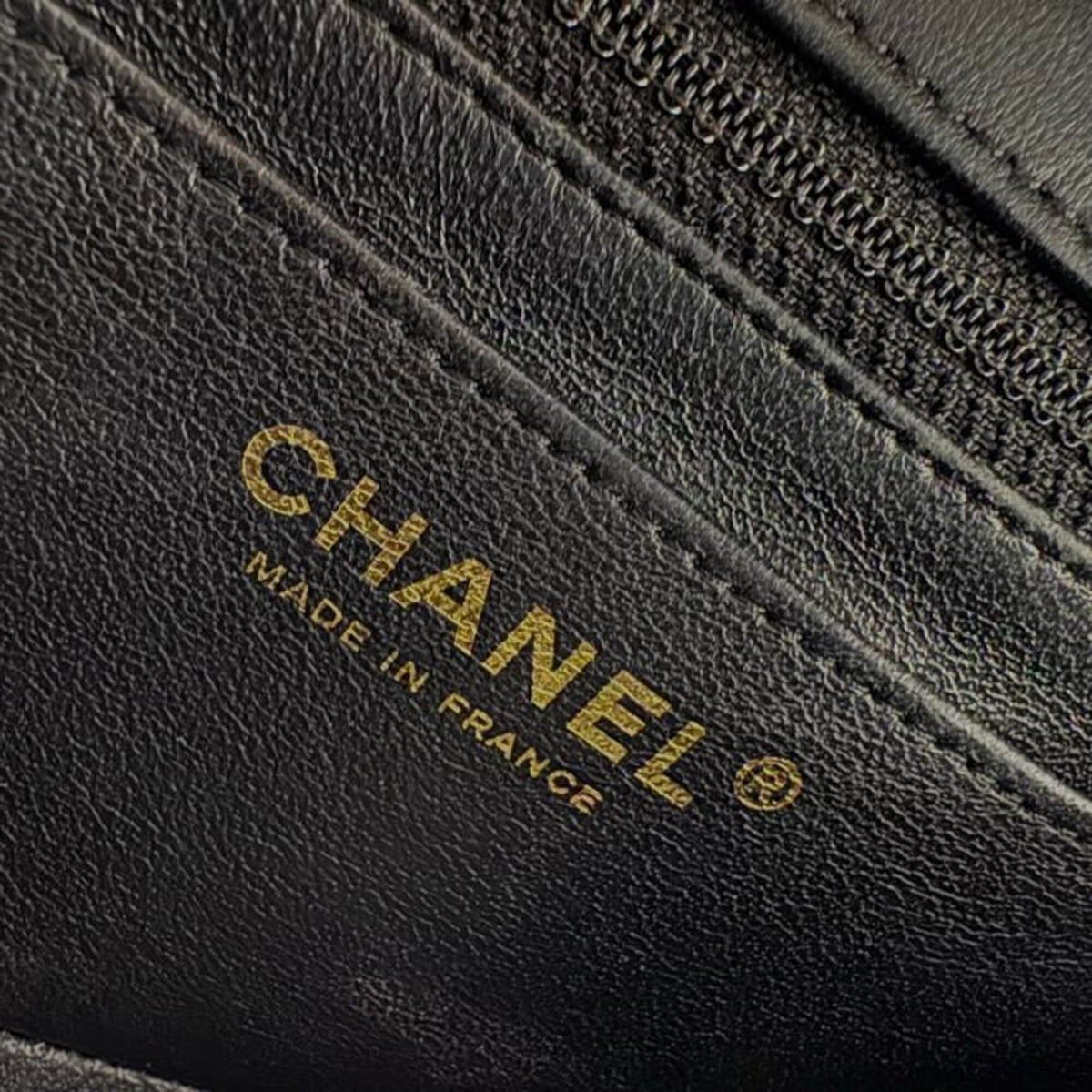 Chanel Black Leather Shoulder Bag (Pre-Owned)