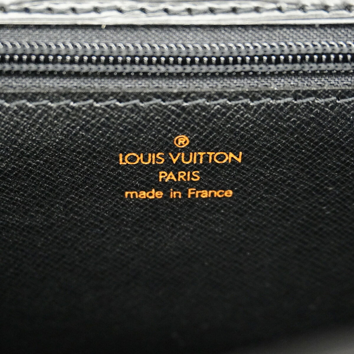 Louis Vuitton Noir Clutch Bag (Pre-Owned)