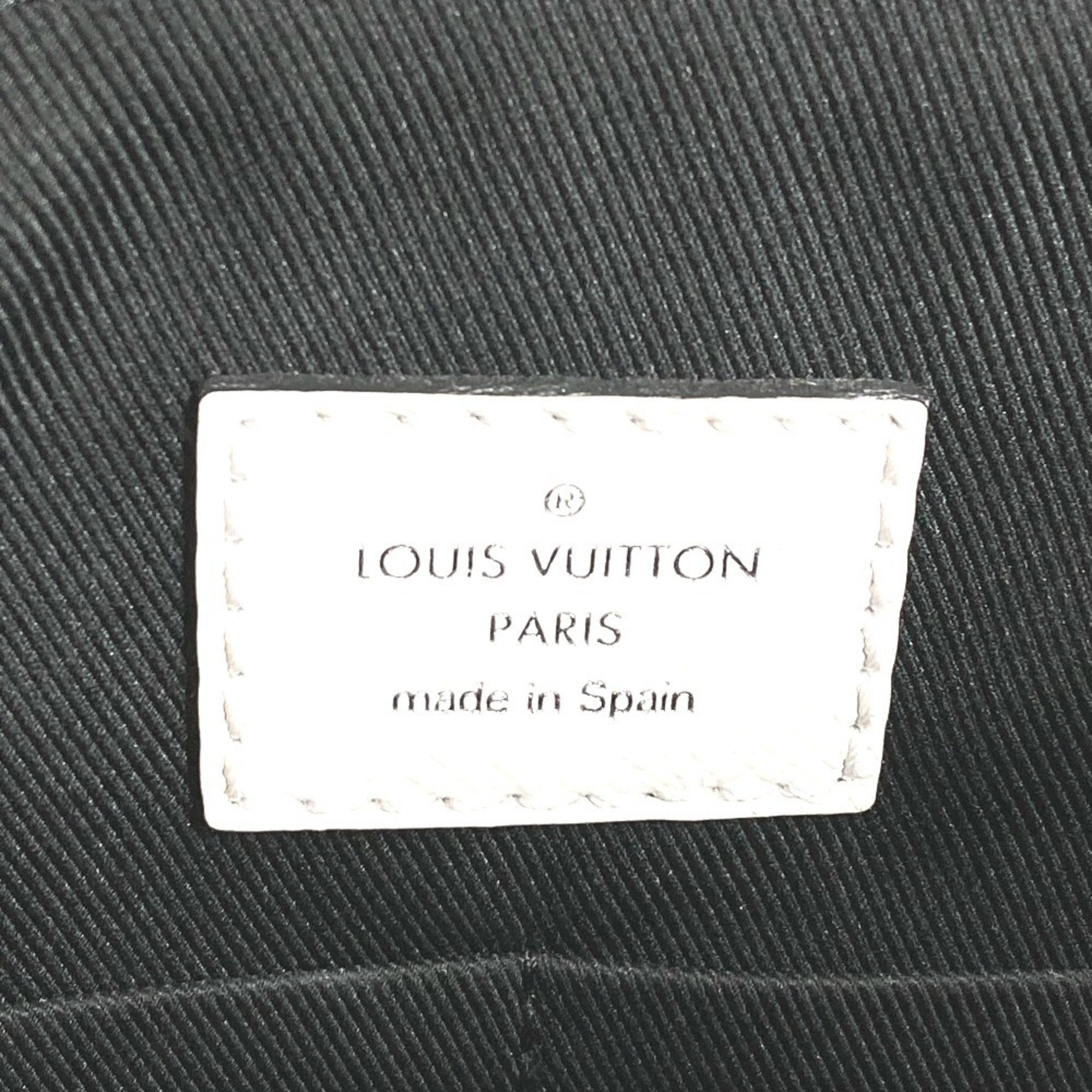 Louis Vuitton White Taigarama Shoulder Bag (Pre-Owned)