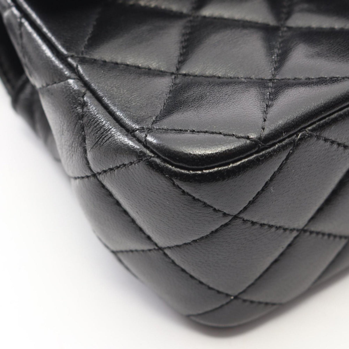 Chanel Black Leather Handbag Shoulder Bag (Pre-Owned)