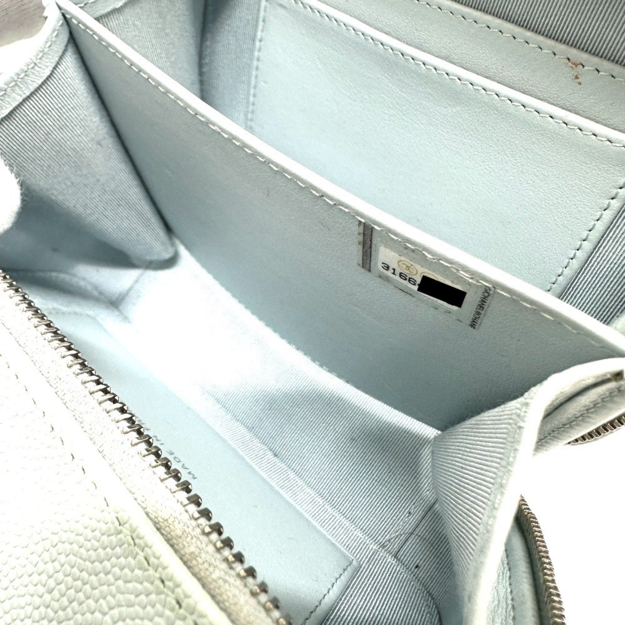 Chanel Blue Leather Shoulder Bag (Pre-Owned)