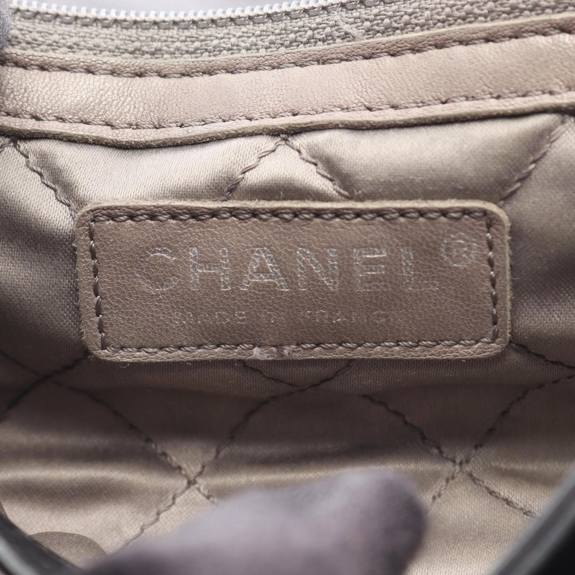 Chanel Black Leather Handbag Shoulder Bag (Pre-Owned)