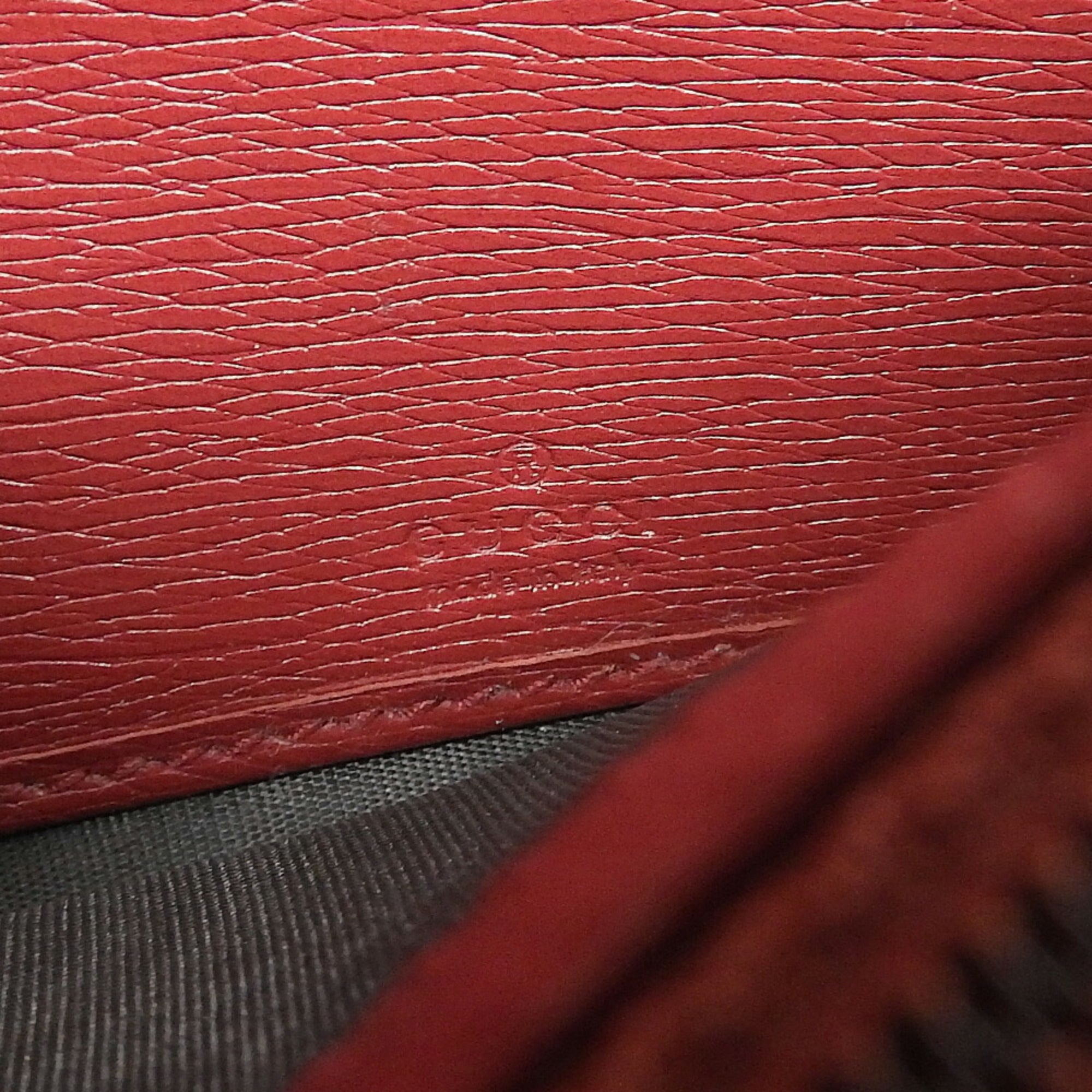 Gucci Red Color Leather Long Wallet (Bi-Fold) (Pre-Owned)