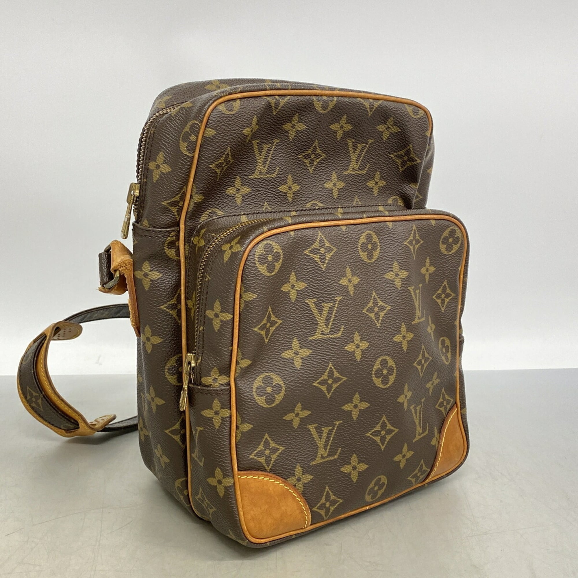 Louis Vuitton Brown Shoulder Bag (Pre-Owned)