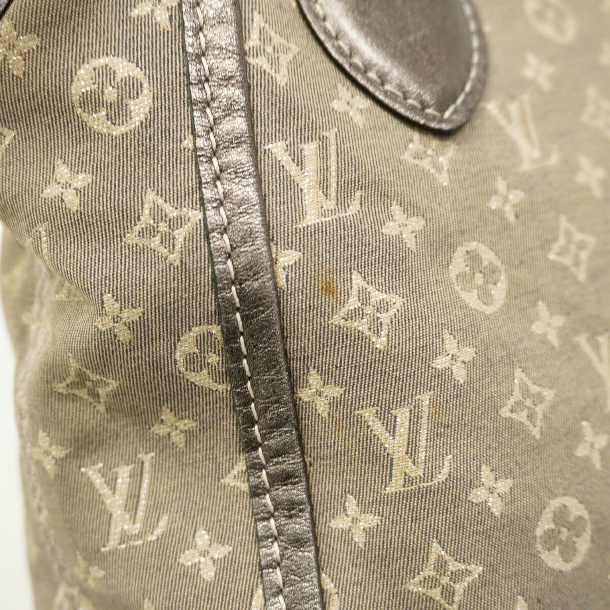 Louis Vuitton Gray Handbag (Pre-Owned)