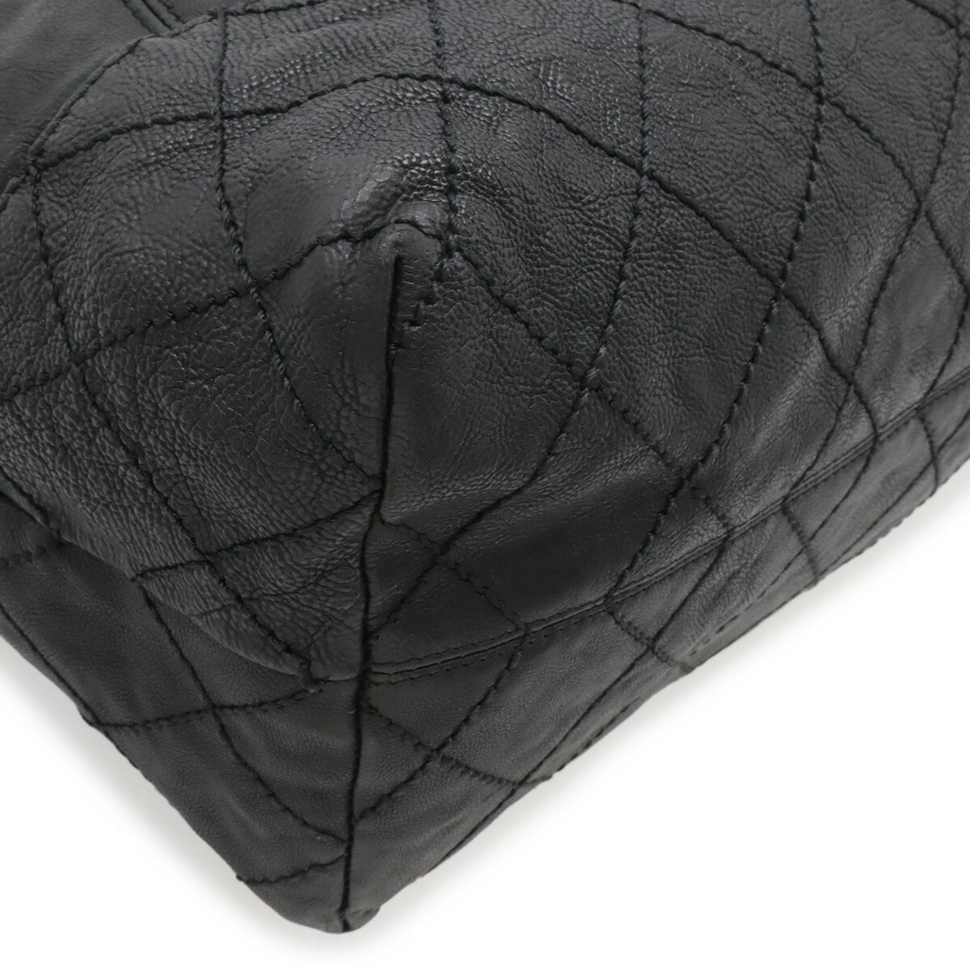 Chanel Black Leather Shoulder Bag (Pre-Owned)