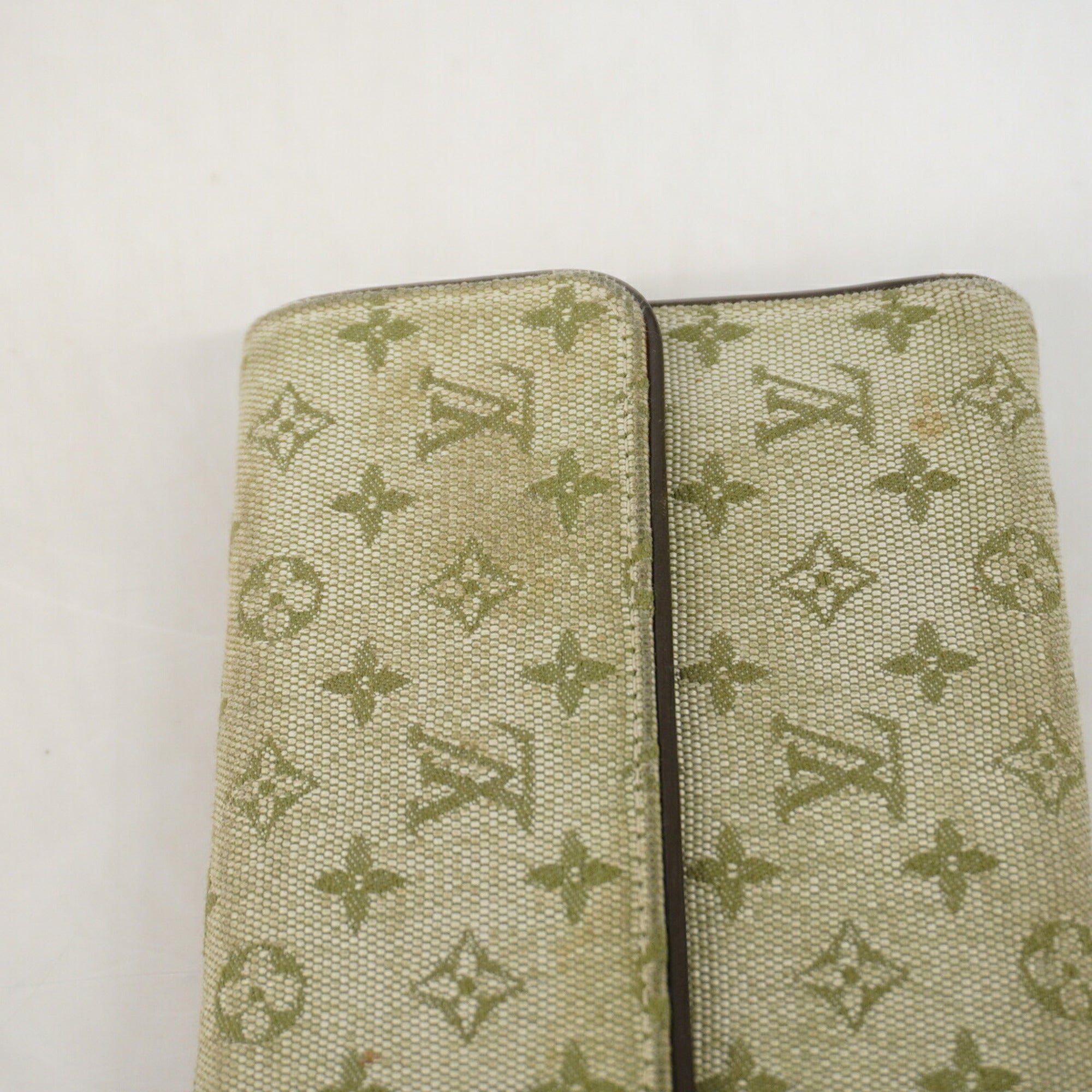 Louis Vuitton Khaki Long Wallet (Tri-Fold) (Pre-Owned)