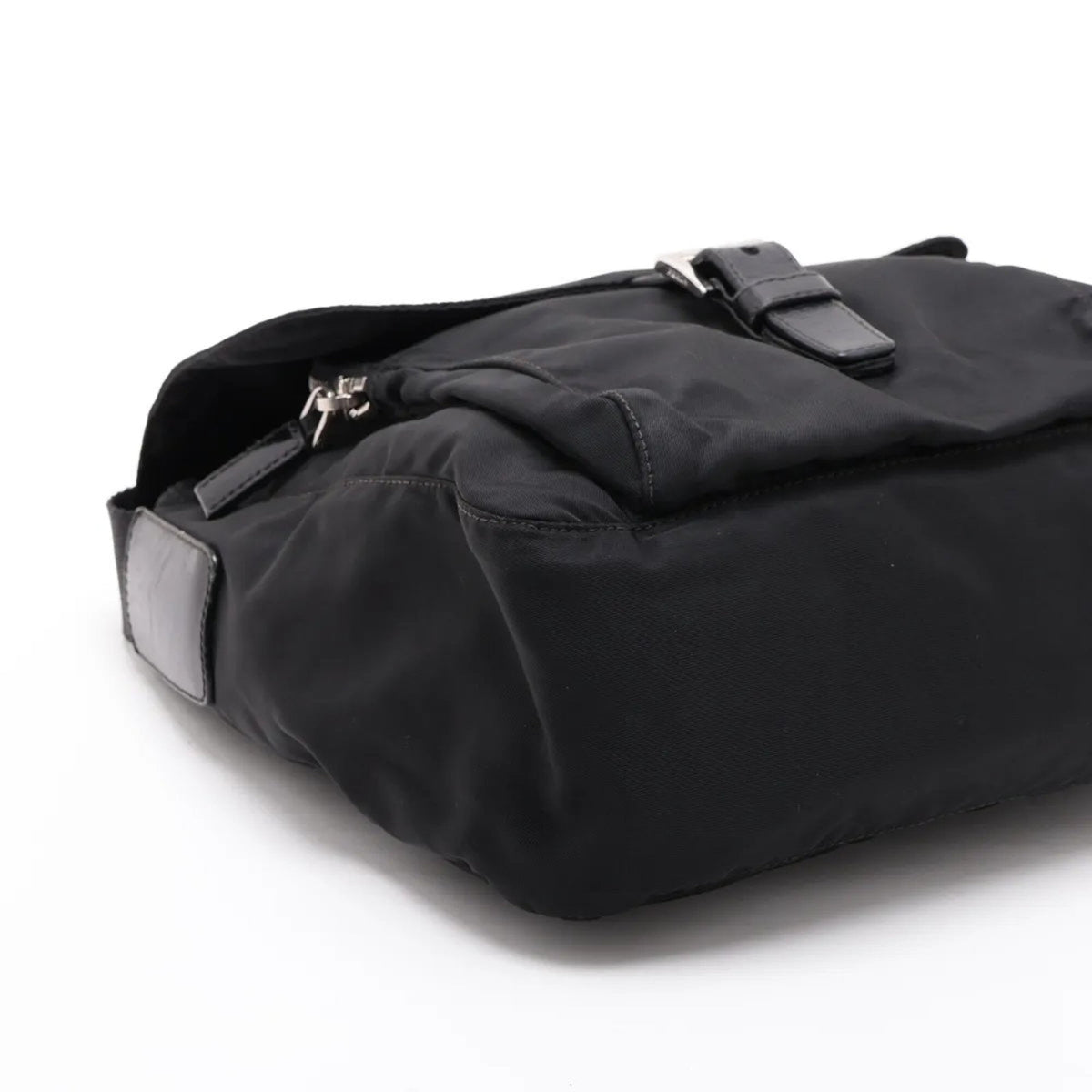 Prada Black Leather Nylon Messenger Bag Shoulder Bag (Pre-Owned)