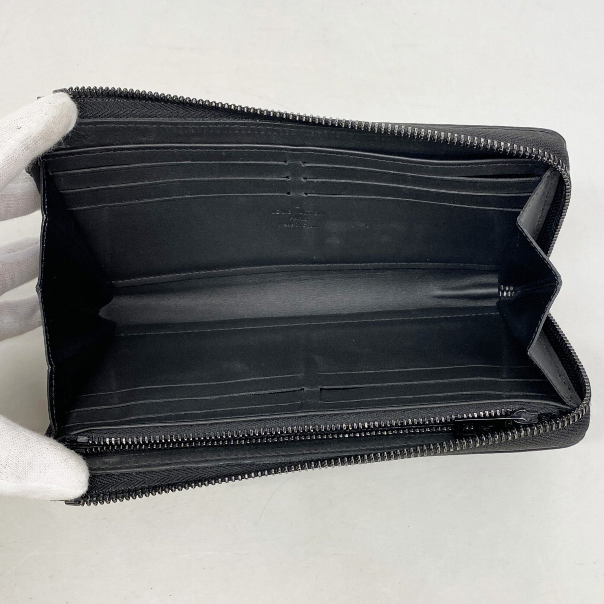 Louis Vuitton Black Long Wallet (Bi-Fold) (Pre-Owned)
