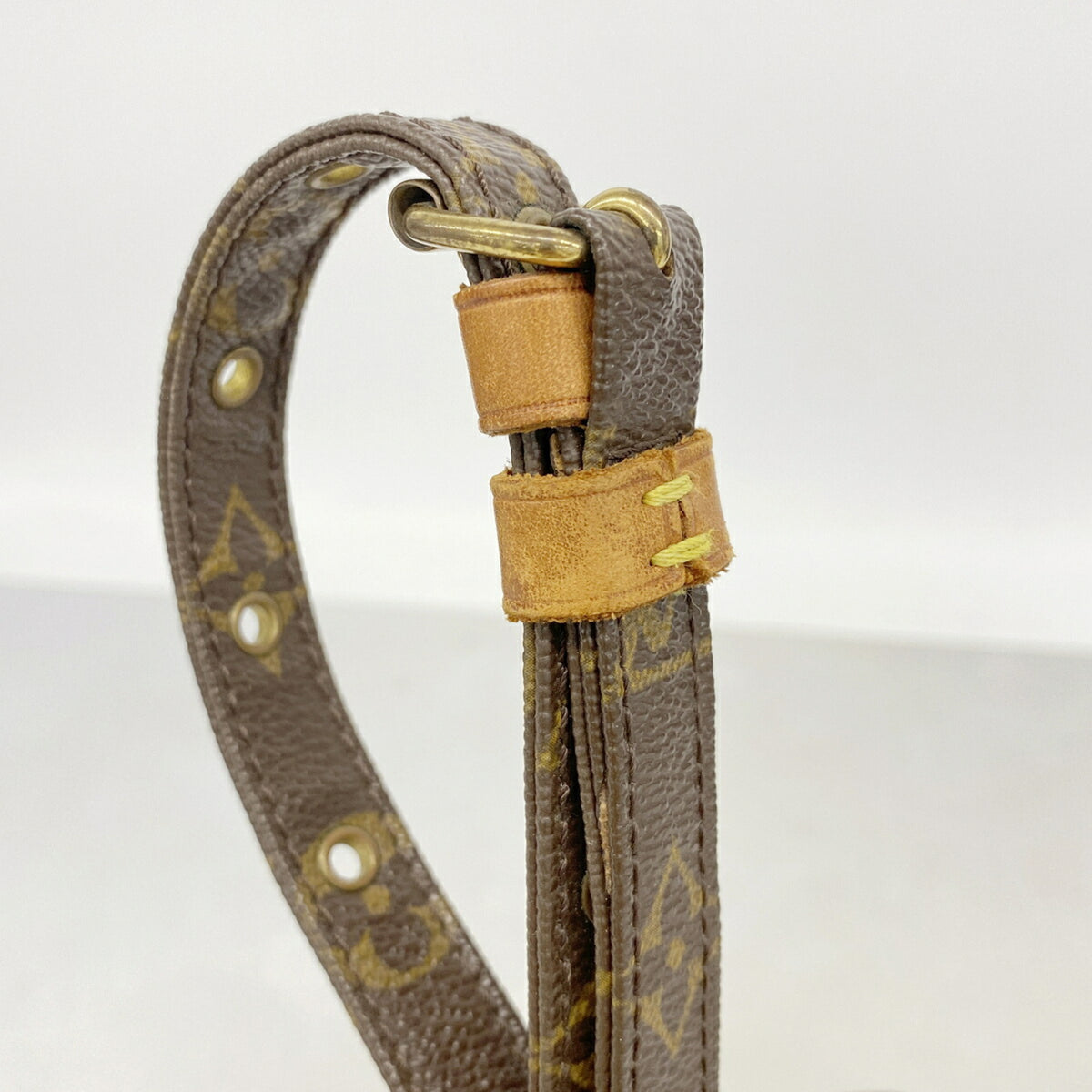 Louis Vuitton Brown Shoulder Bag (Pre-Owned)
