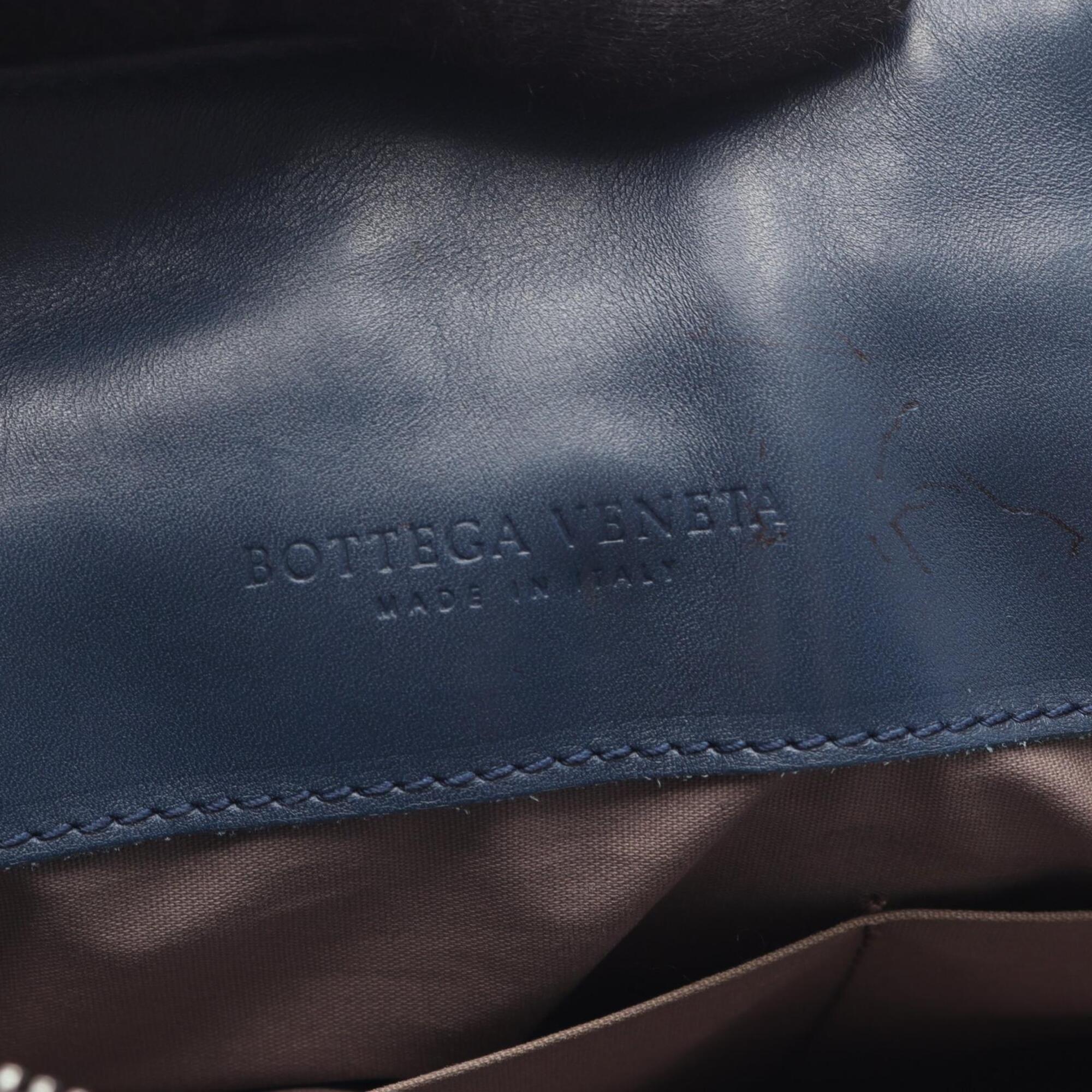 Bottega Veneta Intrecciato Blue Leather Clutch Bag Handbag (Pre-Owned)