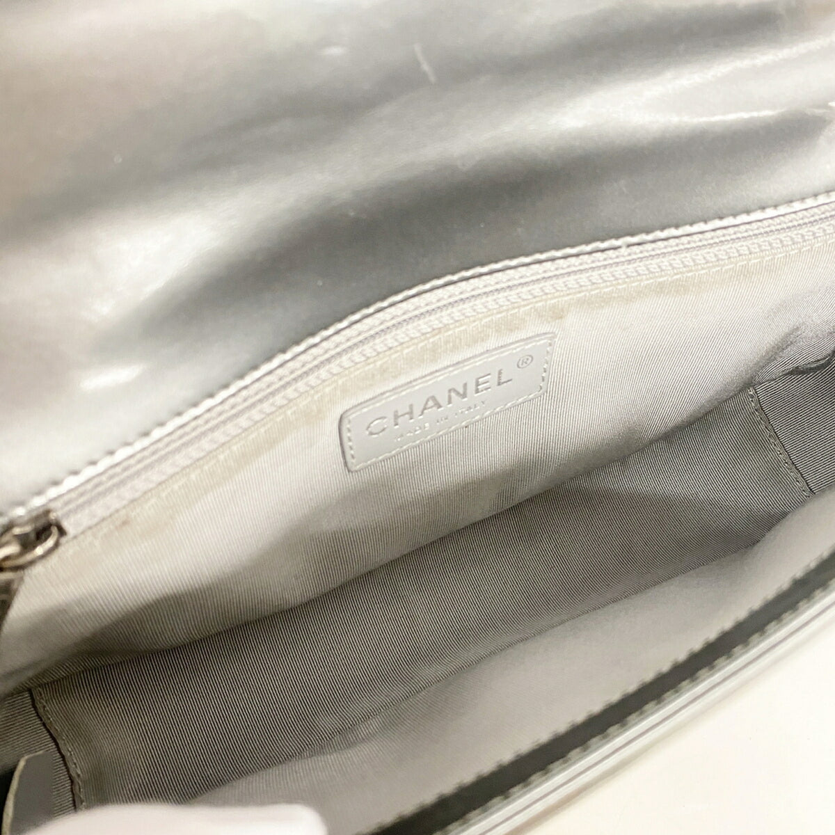 Chanel Gray Patent Leather Shoulder Bag (Pre-Owned)