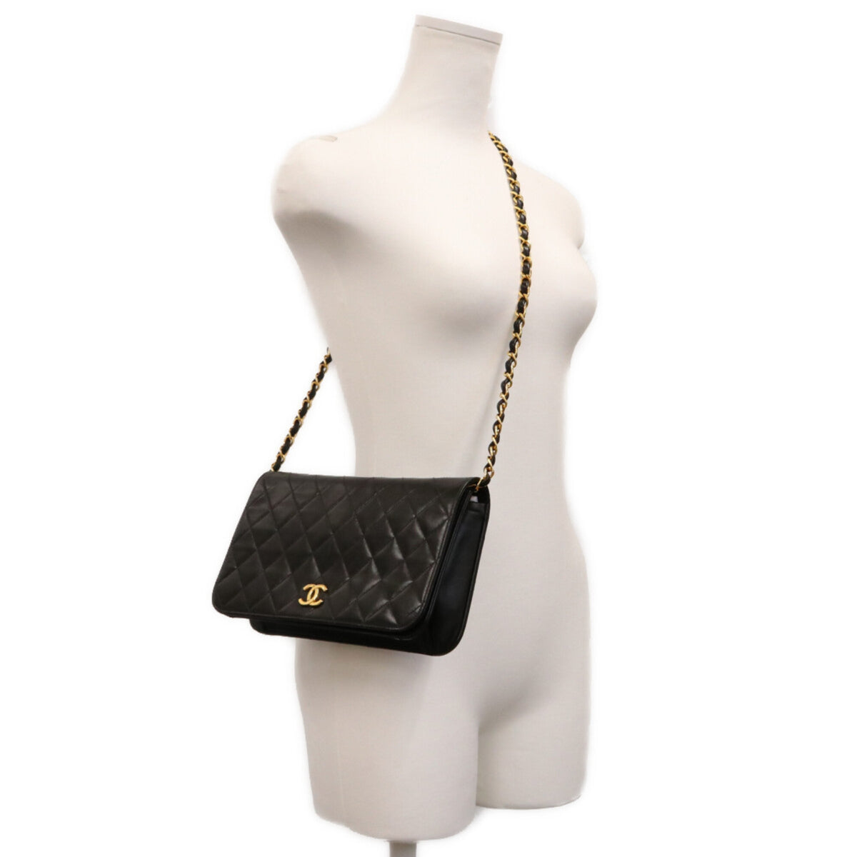 Chanel Black Leather Shoulder Bag (Pre-Owned)