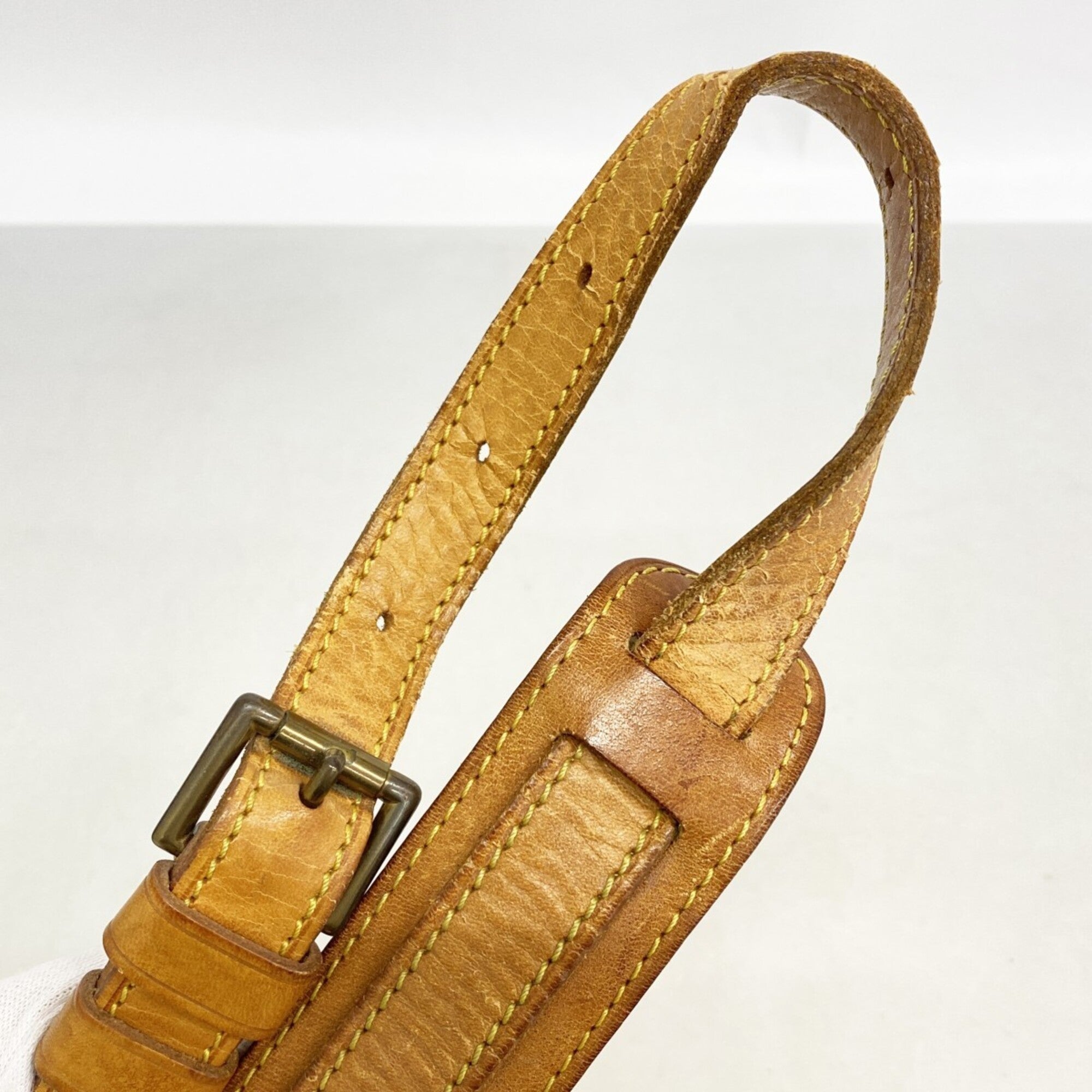 Louis Vuitton Brown Shoulder Bag (Pre-Owned)
