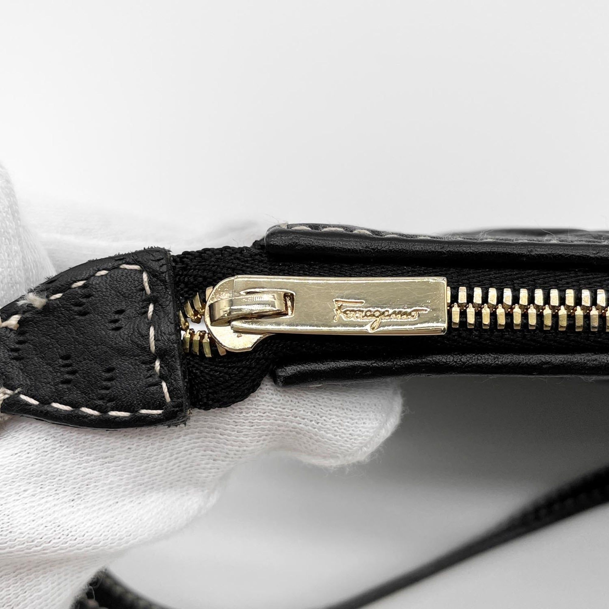 Salvatore Ferragamo Black Leather Metal Handbag Pouch Shoulder Bag (Pre-Owned)