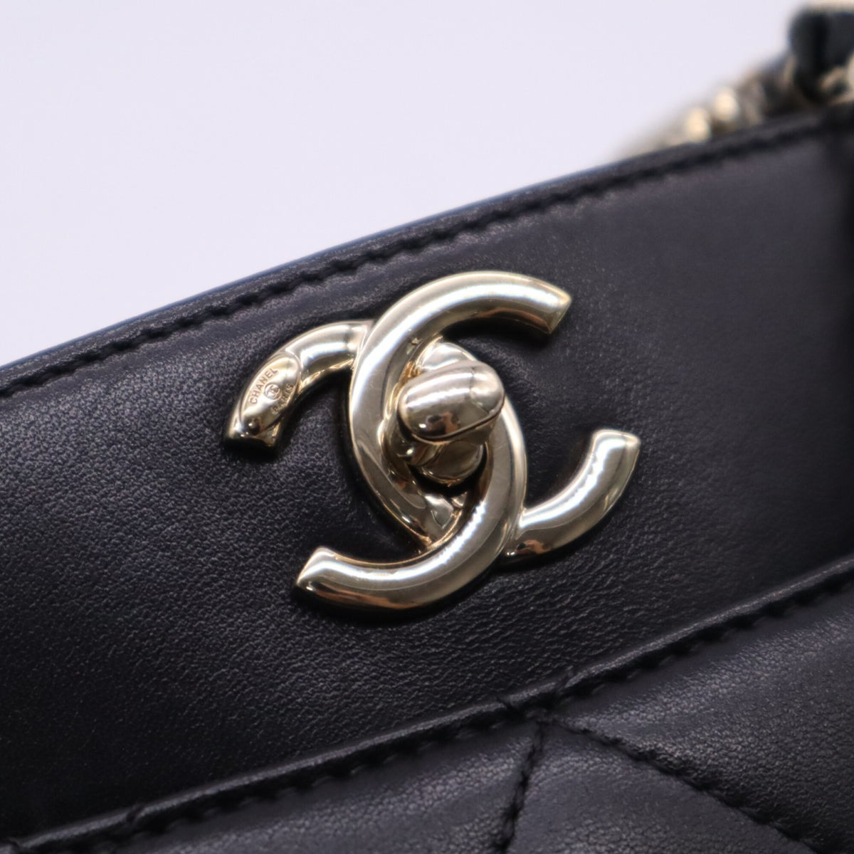 Chanel Matelasse Black Leather Handbag (Pre-Owned)
