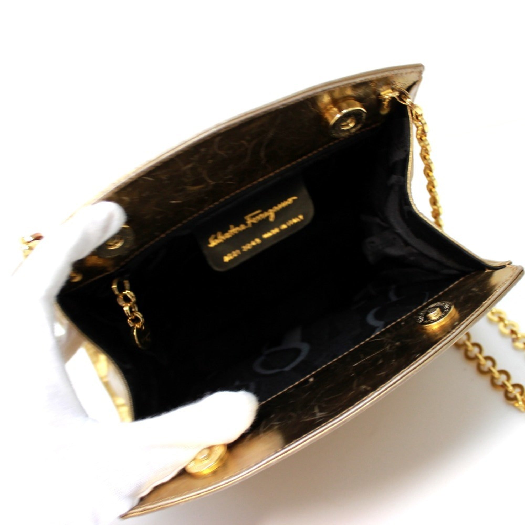 Salvatore Ferragamo Gold Leather Pochette Shoulder Bag (Pre-Owned)