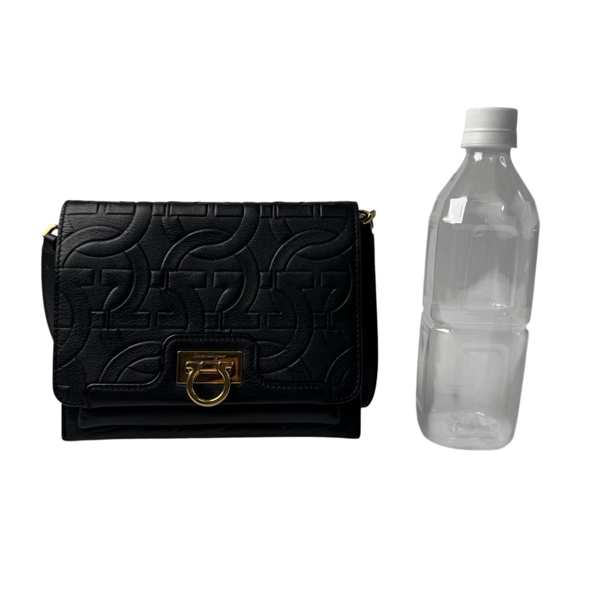 Salvatore Ferragamo Black Leather Shoulder Bag (Pre-Owned)