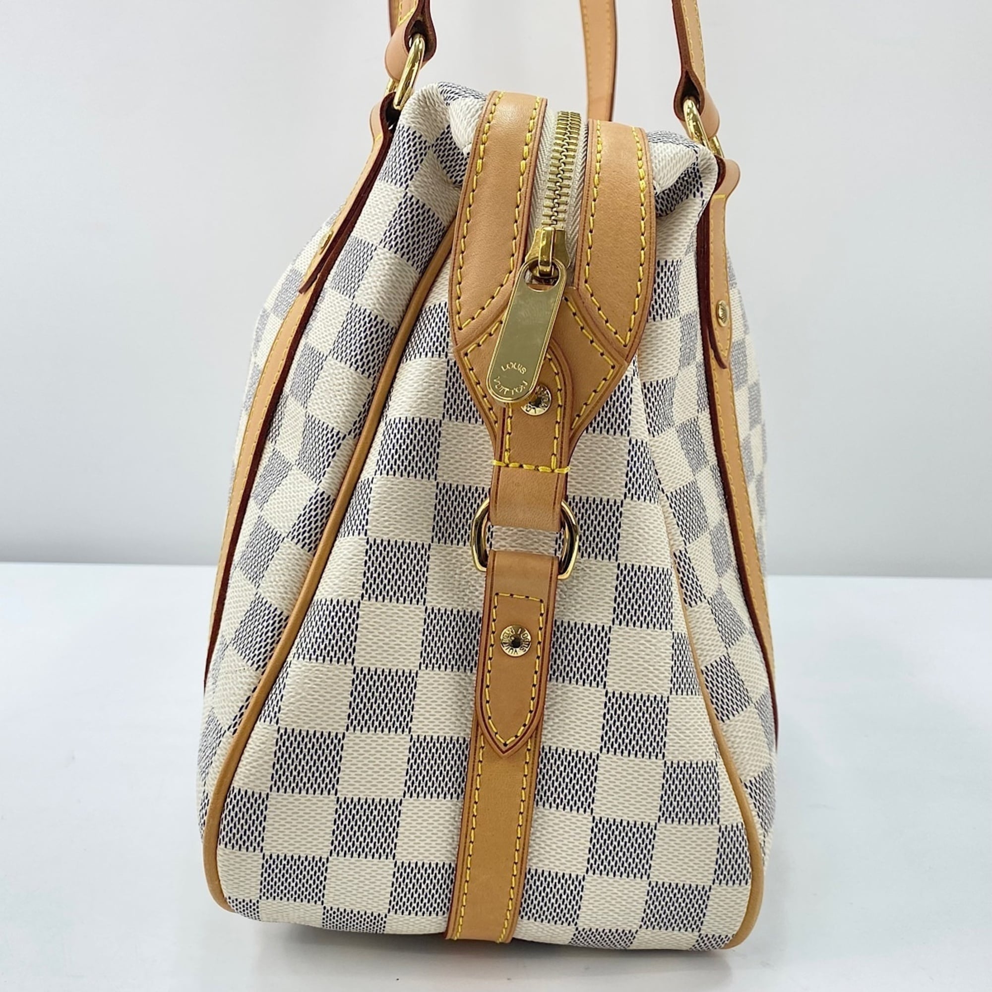 Louis Vuitton Damier Azur White Shoulder Bag (Pre-Owned)