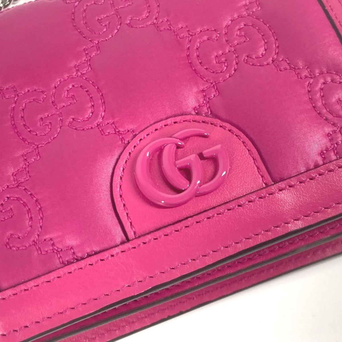Gucci Pink Leather Nylon Pochette Shoulder Bag (Pre-Owned)