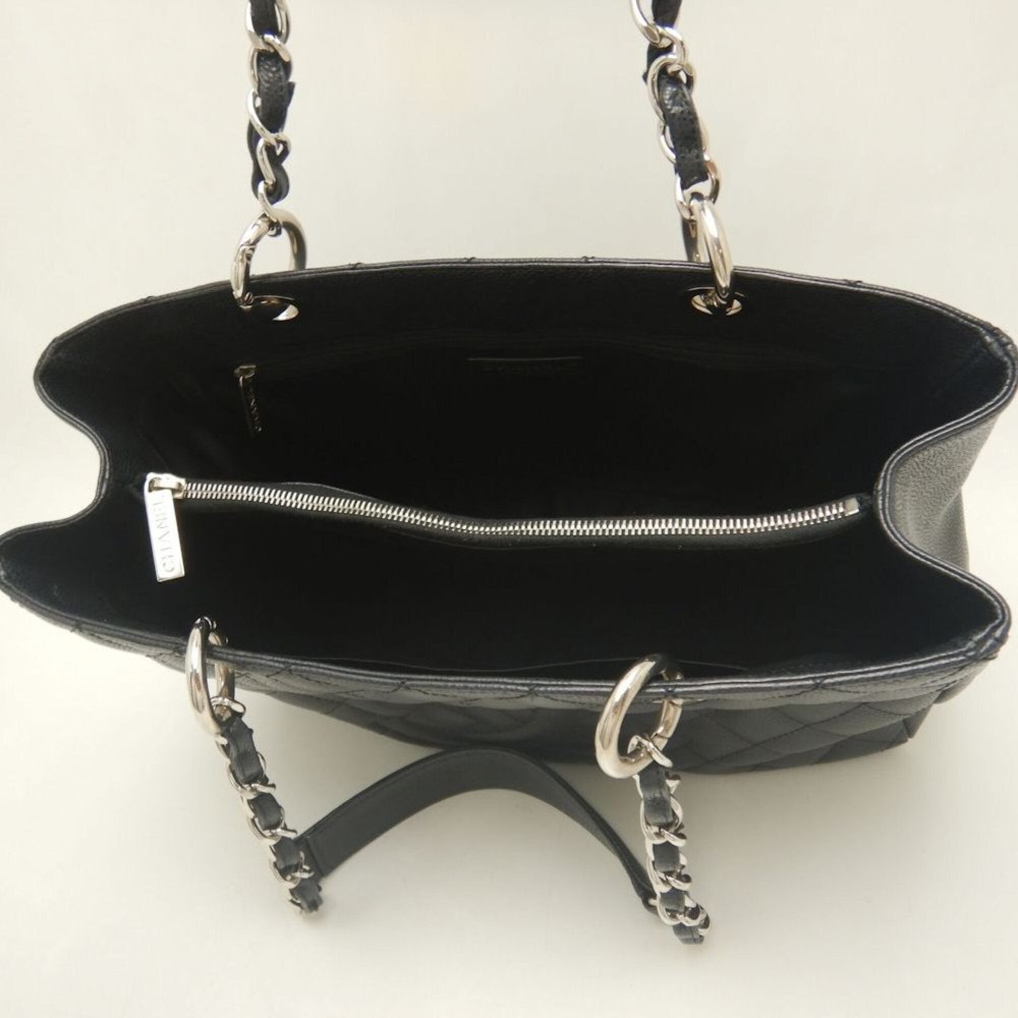 Chanel Black Grained Calfskin Tote Bag (Pre-Owned)