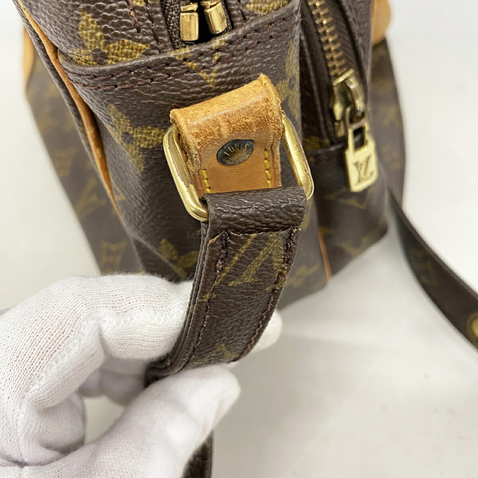 Louis Vuitton Brown Shoulder Bag (Pre-Owned)