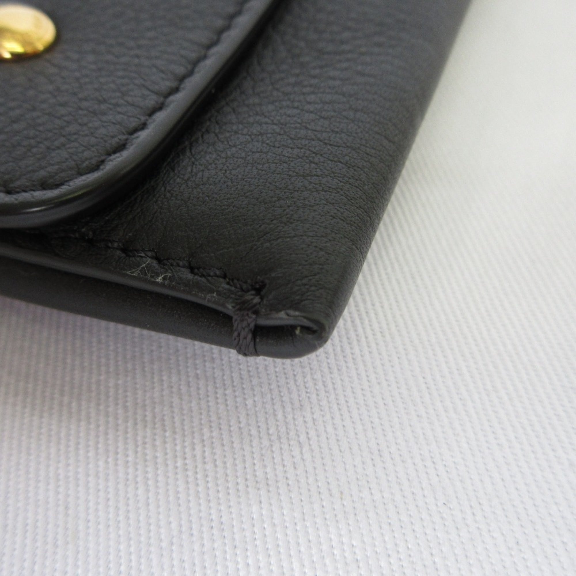 Burberry Black Leather Clutch Bag (Pre-Owned)