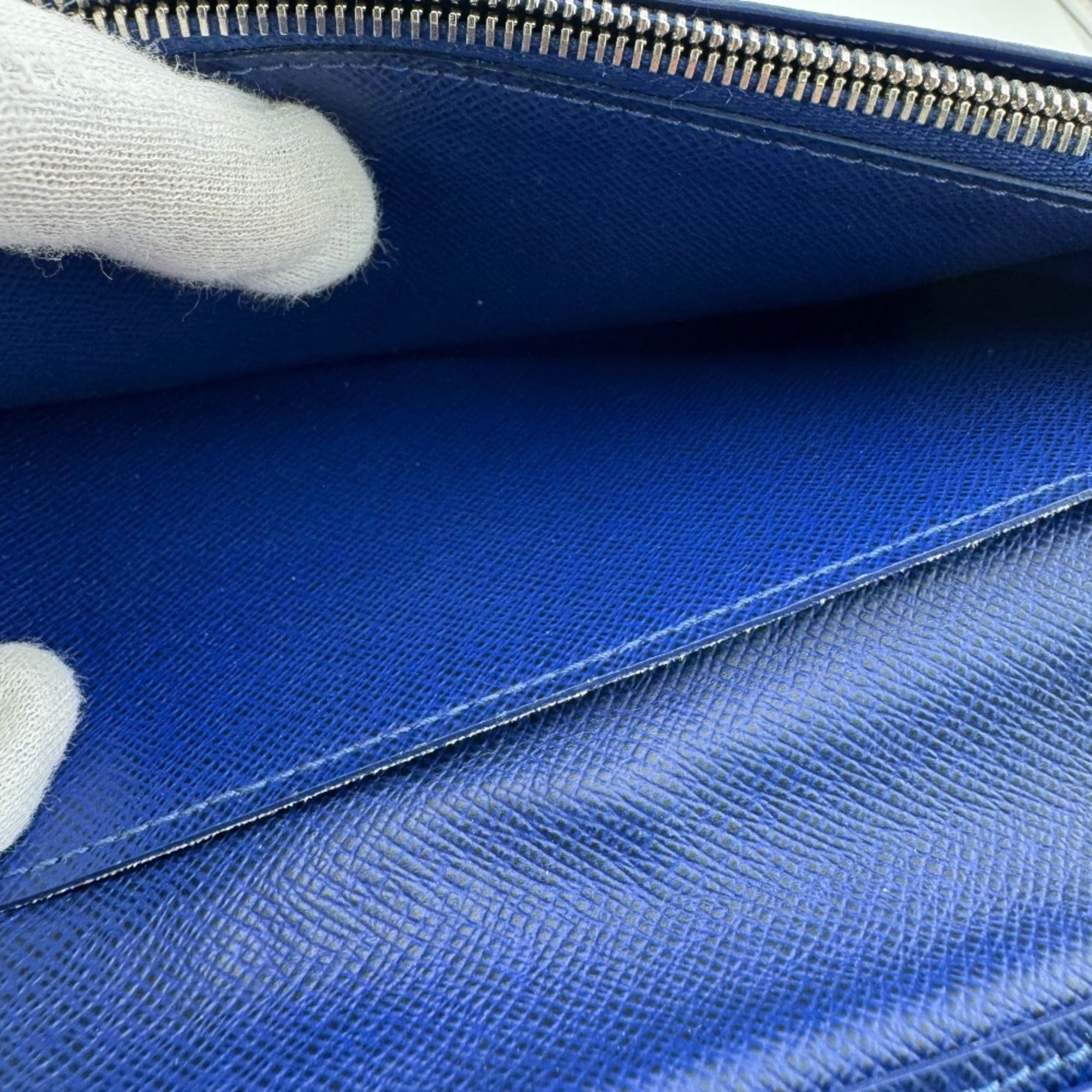 Louis Vuitton Blue Taigarama Leather Long Wallet (Bi-Fold) (Pre-Owned)