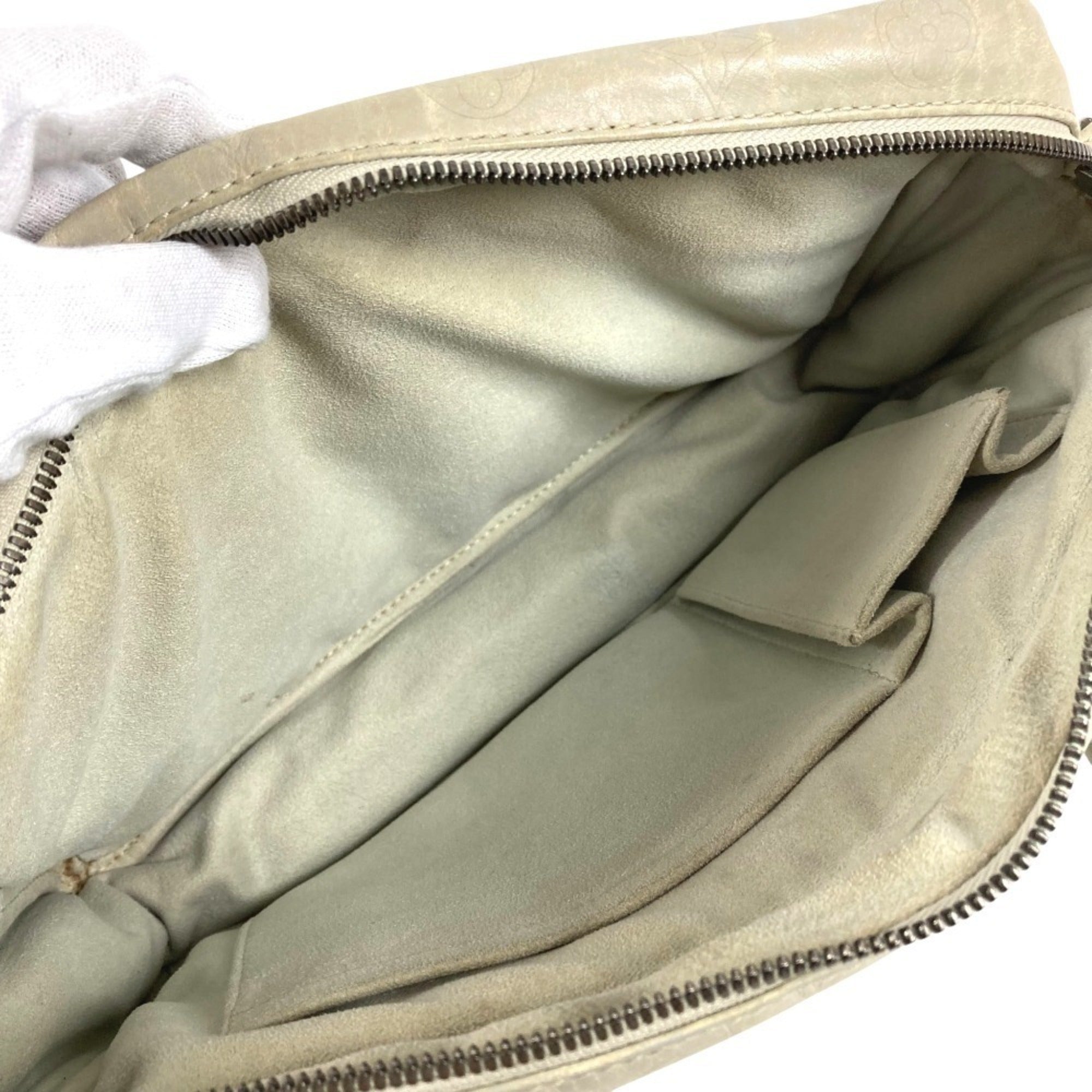 Louis Vuitton Light Gray Leather Pochette Shoulder Bag (Pre-Owned)