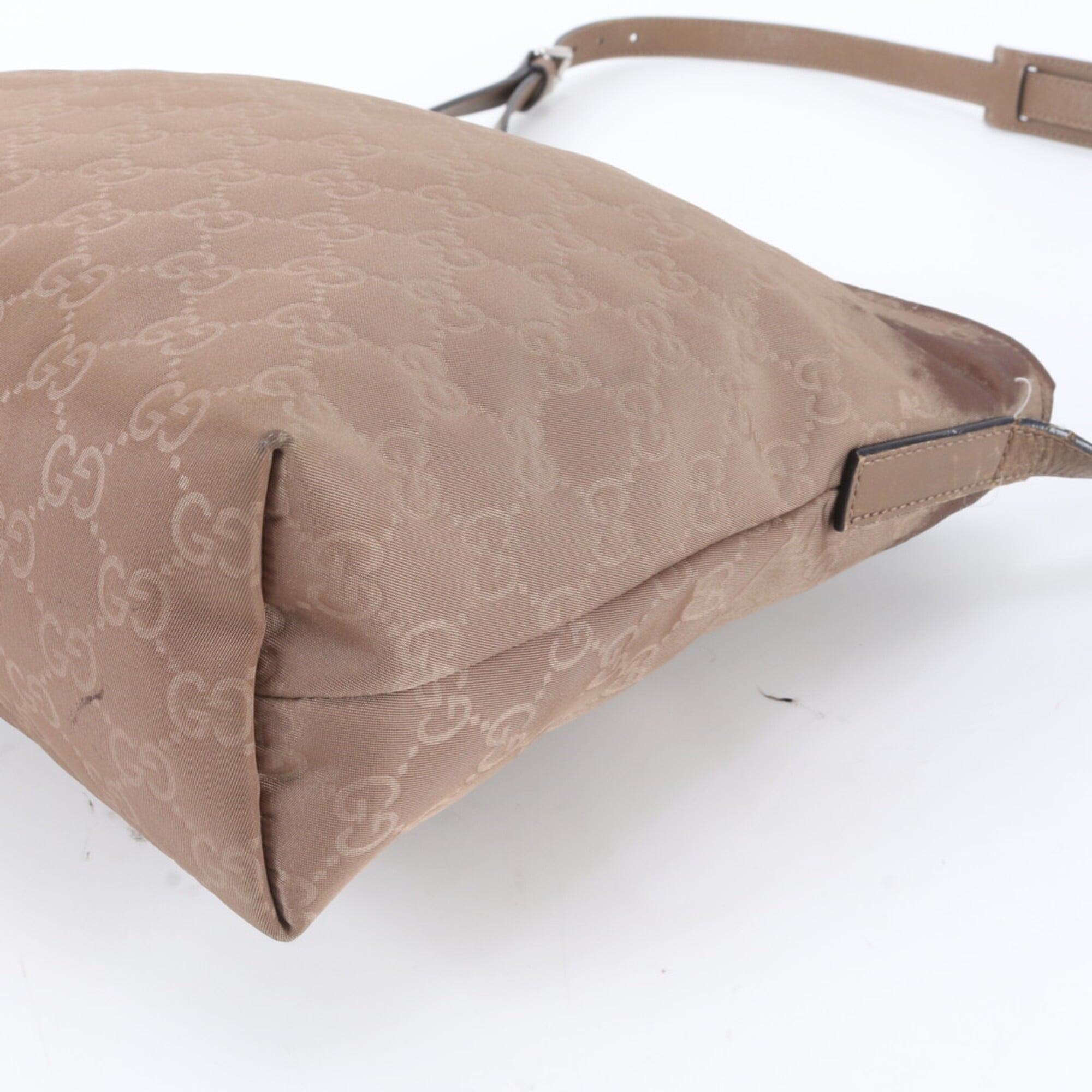 Gucci Beige Brown Nylon Leather Messenger Bag Shoulder Bag (Pre-Owned)
