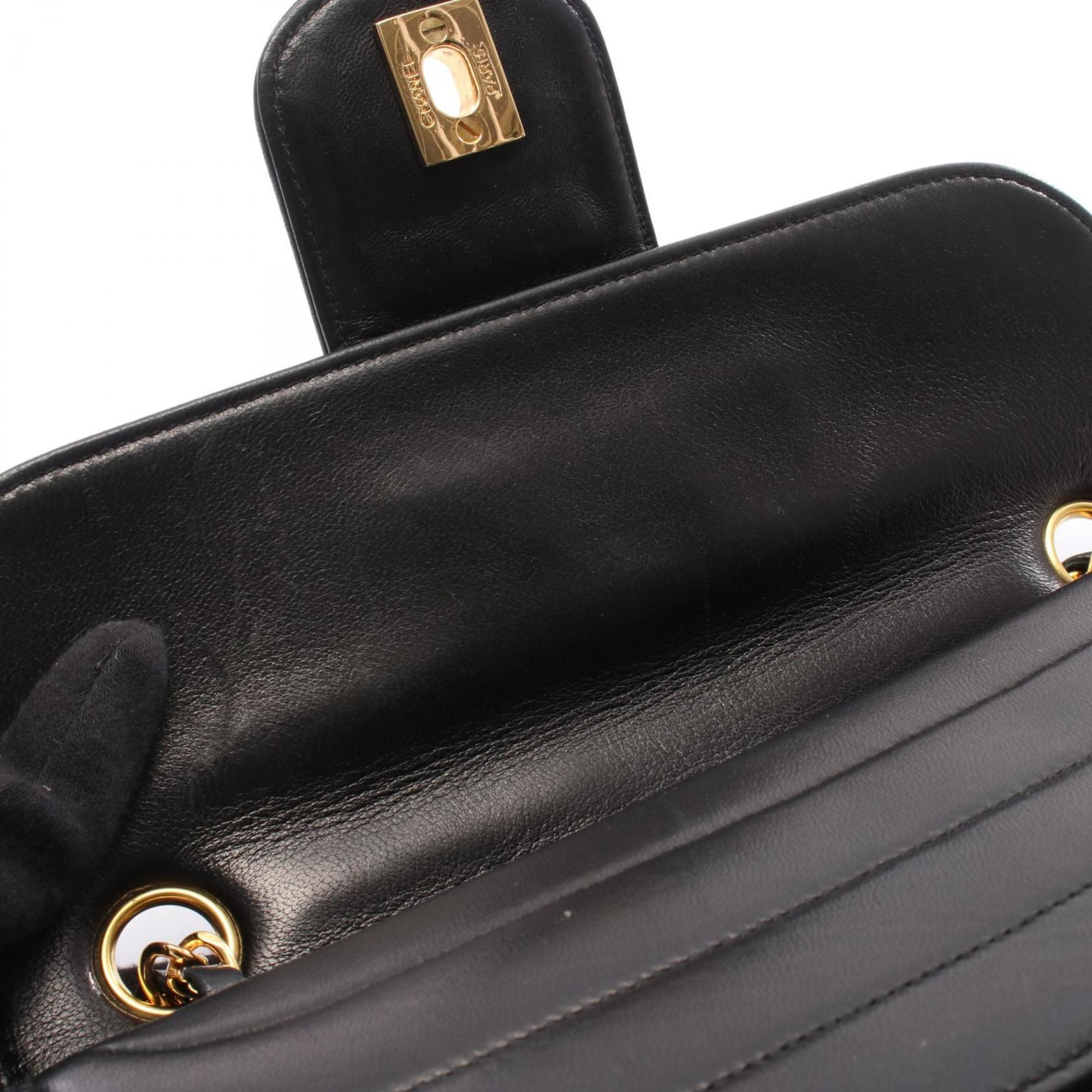 Chanel Black Leather Shoulder Bag (Pre-Owned)