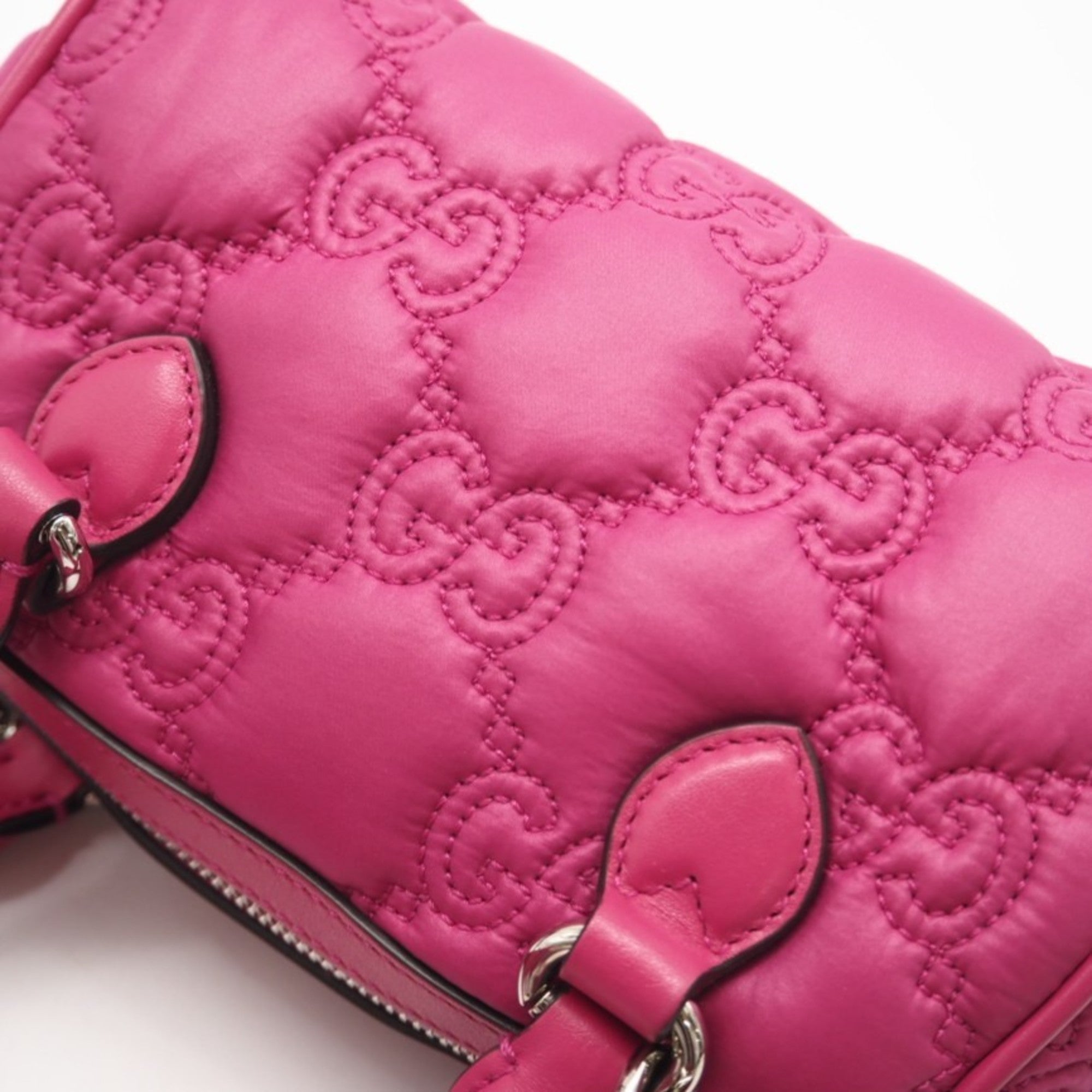 Gucci Pink Nylon Shoulder Bag (Pre-Owned)