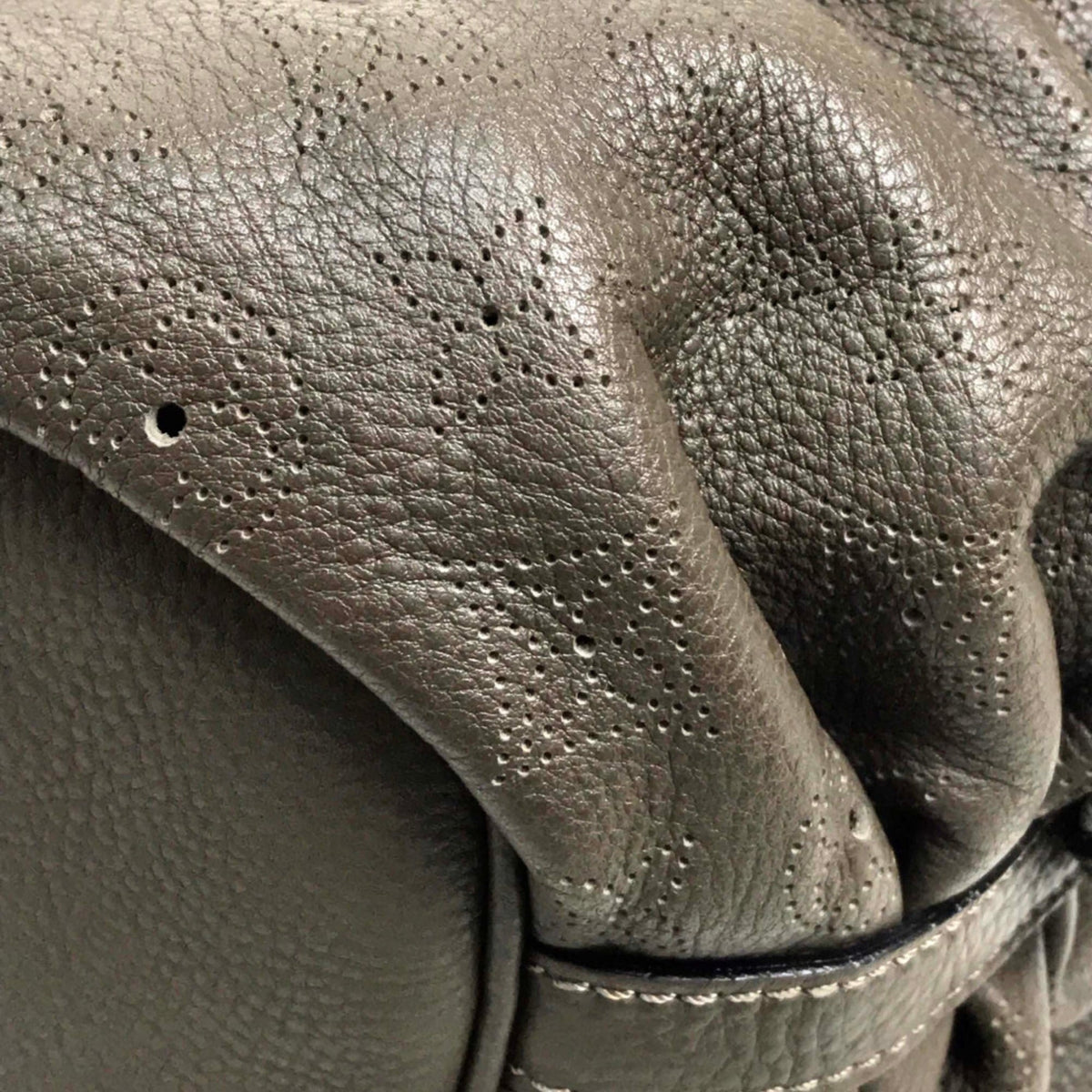 Louis Vuitton Gray Other Shoulder Bag (Pre-Owned)