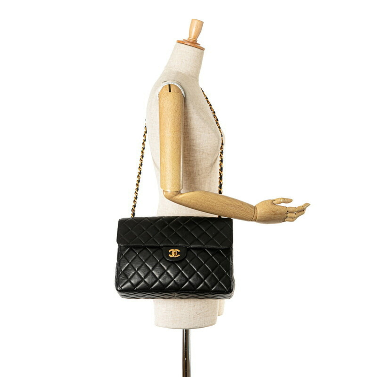 Chanel Black Leather Shoulder Bag (Pre-Owned)