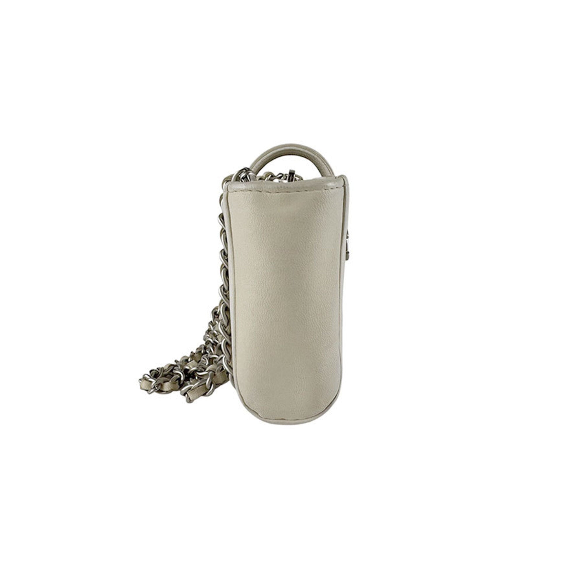 Chanel Ivory Leather Shoulder Bag (Pre-Owned)