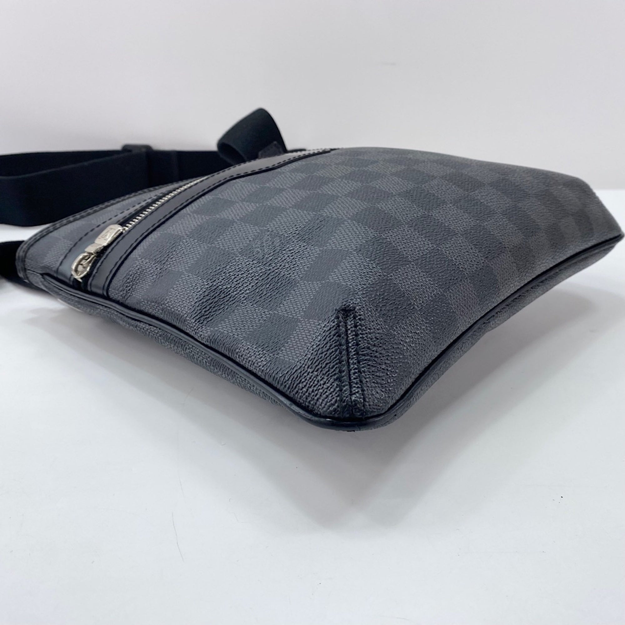 Louis Vuitton Black Shoulder Bag (Pre-Owned)