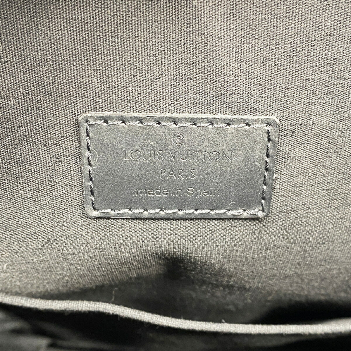 Louis Vuitton Noir Shoulder Bag (Pre-Owned)